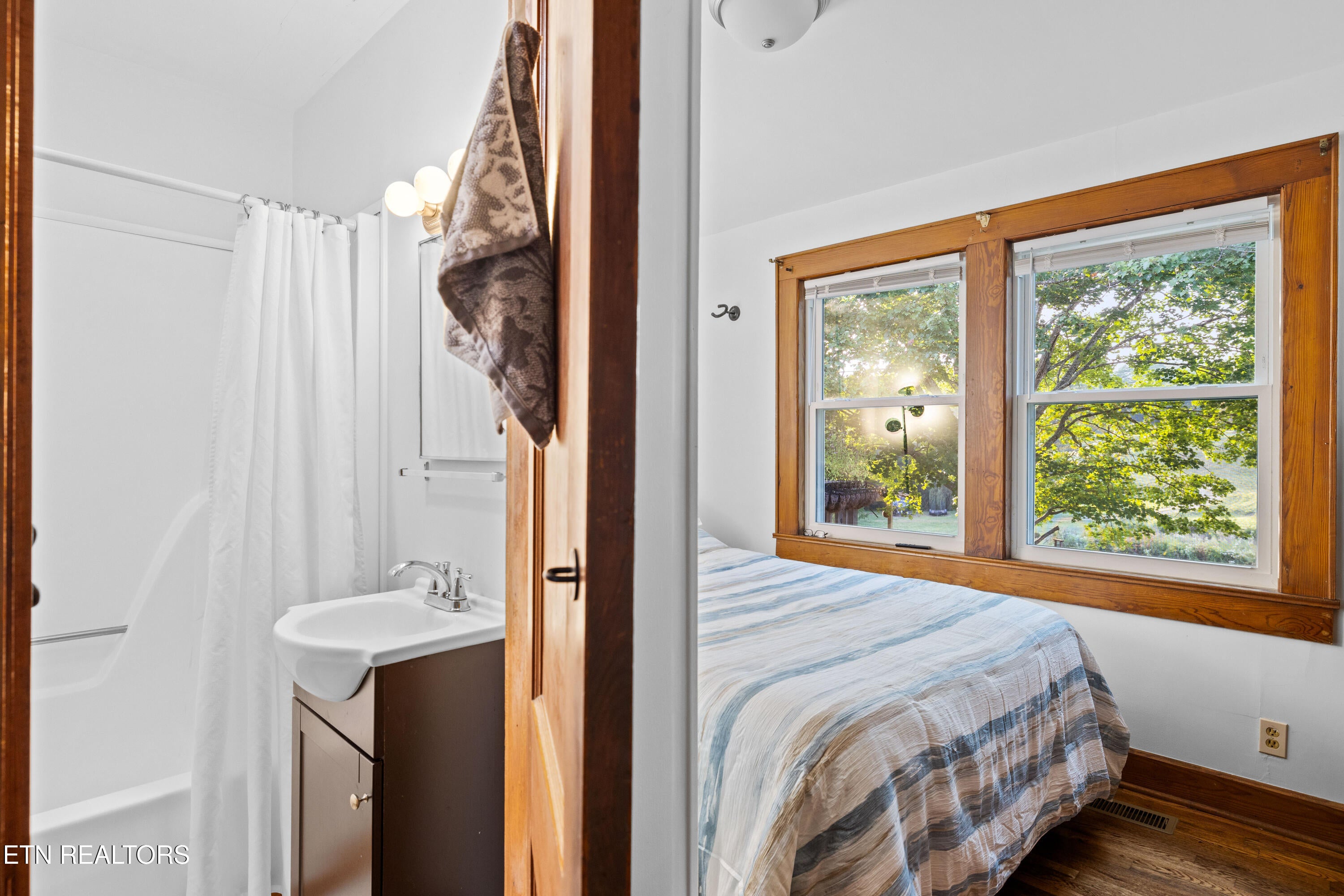 Maryville, Tennessee, 37804, United States, 2 Bedrooms Bedrooms, ,1 BathroomBathrooms,Residential,Active,1945541