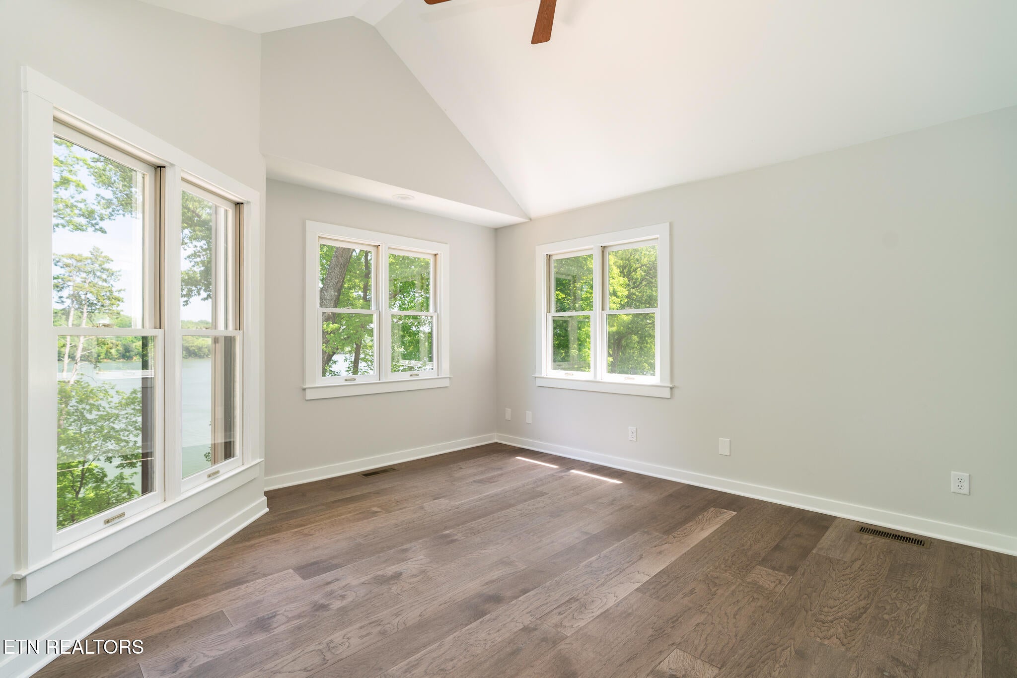 Louisville, Tennessee, 37777, United States, 3 Bedrooms Bedrooms, ,3 BathroomsBathrooms,Residential,Active,2007978