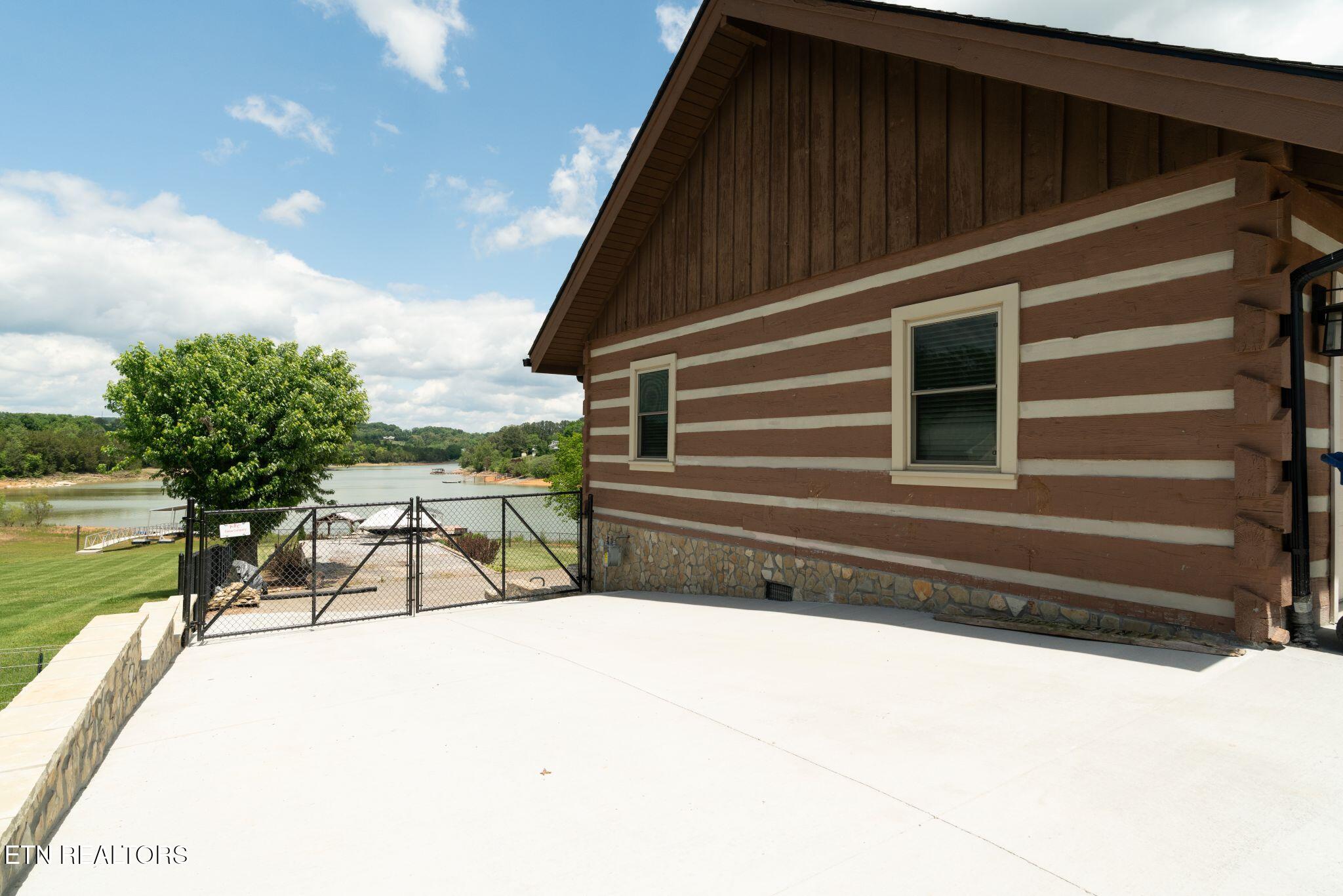 Dandridge, Tennessee, 37725, United States, ,4 BathroomsBathrooms,Residential,Active,1808228