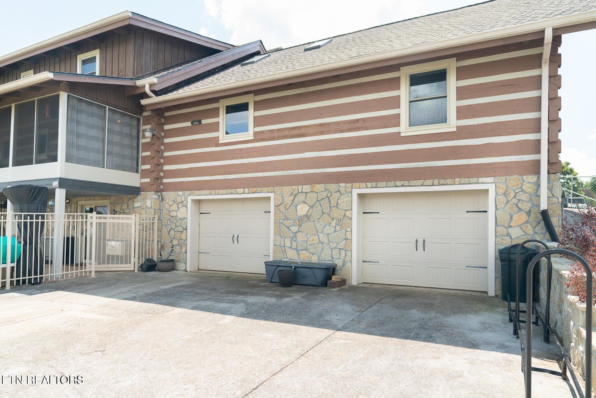 Dandridge, Tennessee, 37725, United States, ,4 BathroomsBathrooms,Residential,Active,1808228