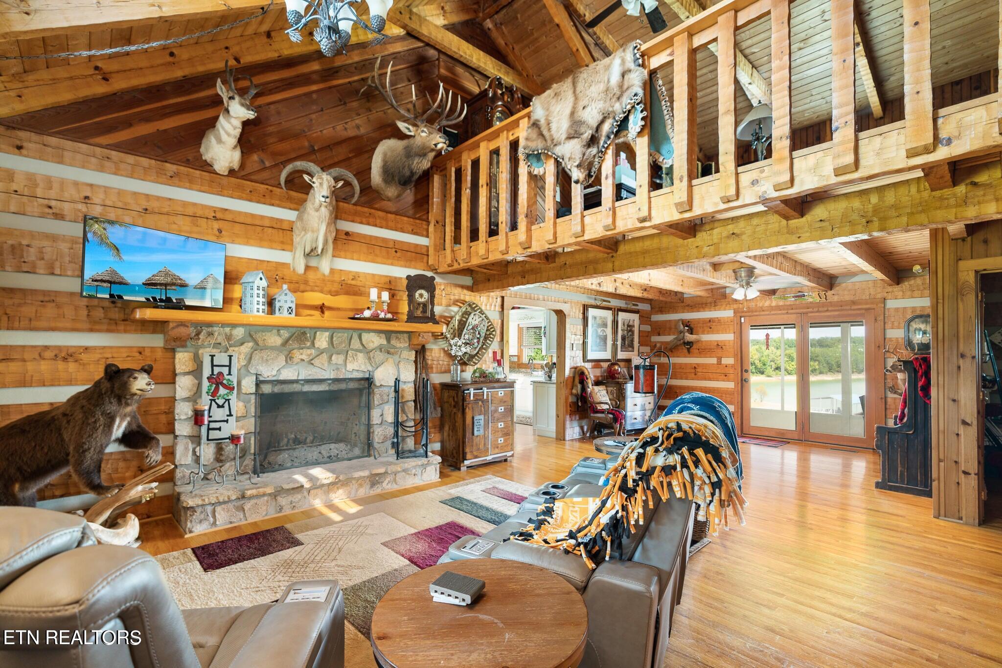 Dandridge, Tennessee, 37725, United States, ,4 BathroomsBathrooms,Residential,Active,1808228