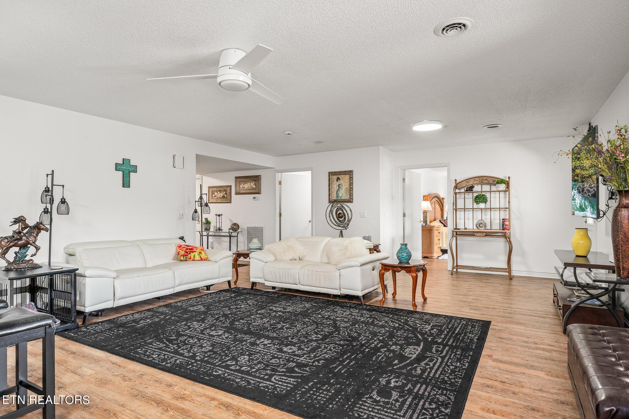 Crossville, Tennessee, 38558, United States, ,4 BathroomsBathrooms,Residential,Active,1748197