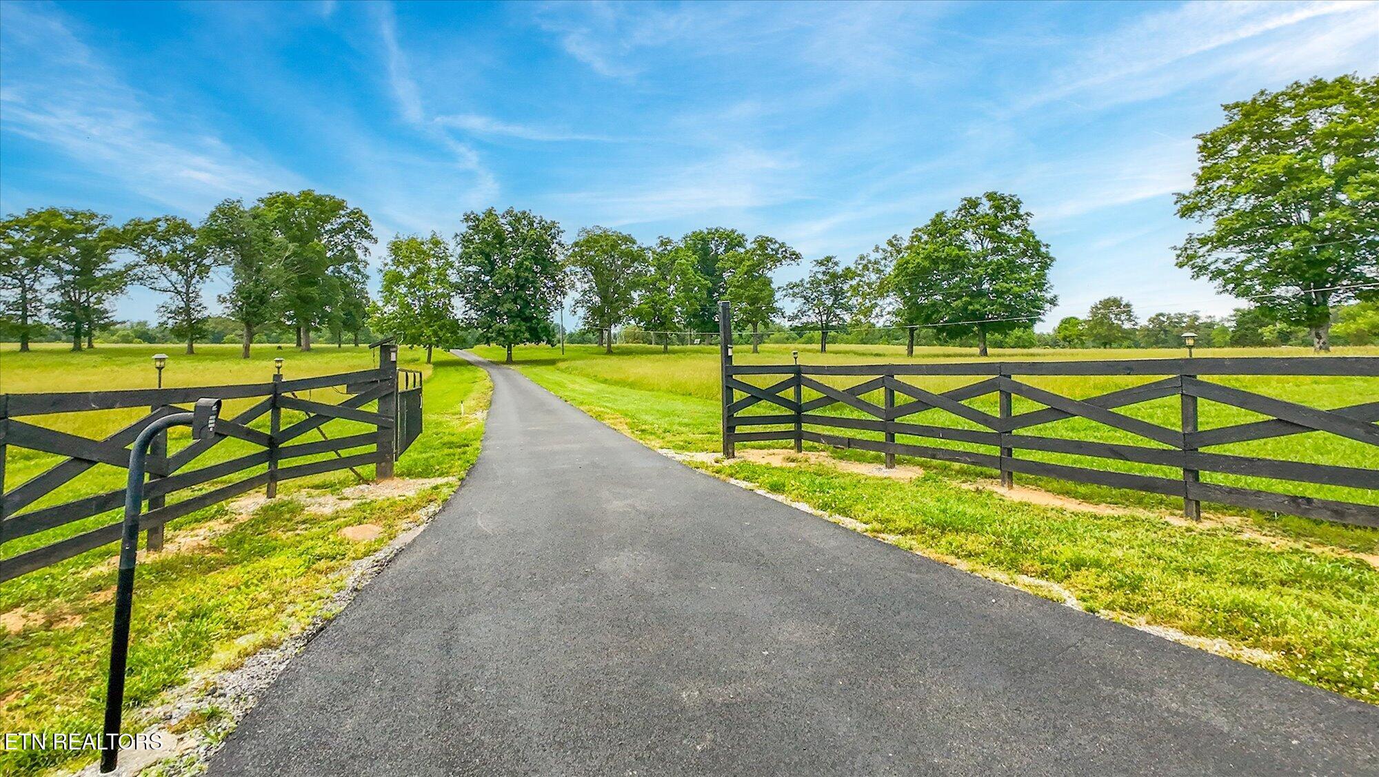 Maryville, Tennessee, 37801, United States, 4 Bedrooms Bedrooms, ,3 BathroomsBathrooms,Residential,Pending,2001366
