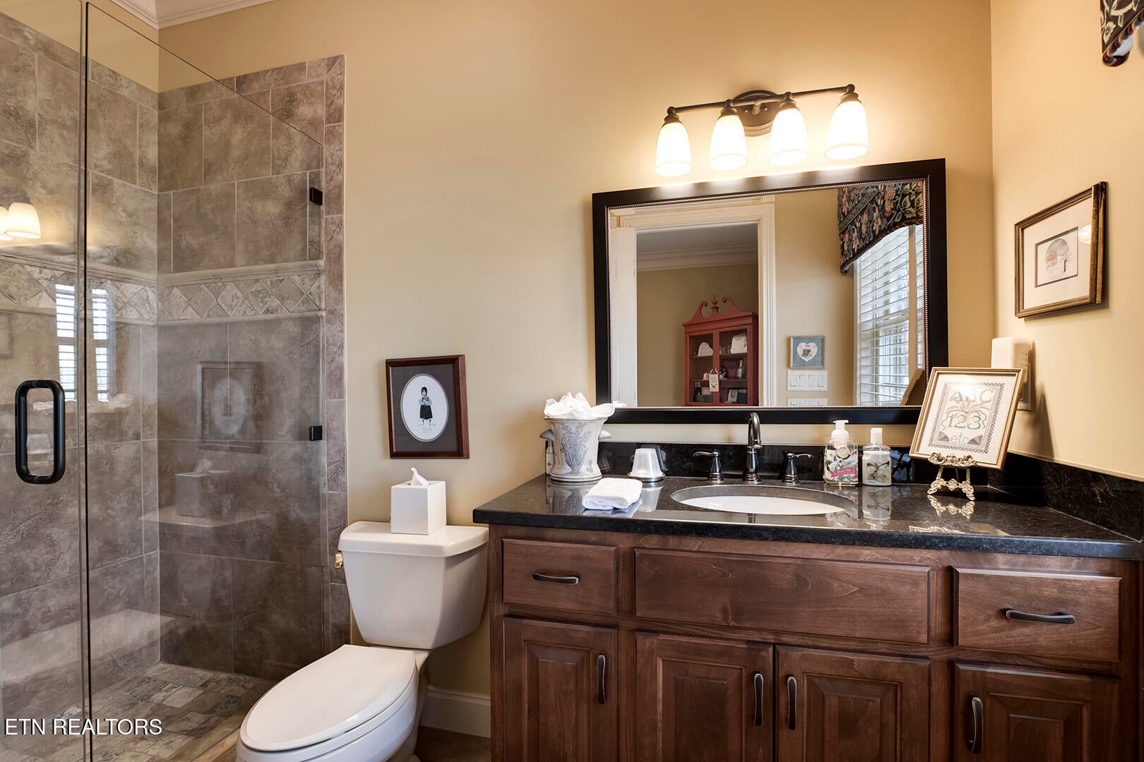 Vonore, Tennessee, 37885, United States, ,4 BathroomsBathrooms,Residential,Active,1731286