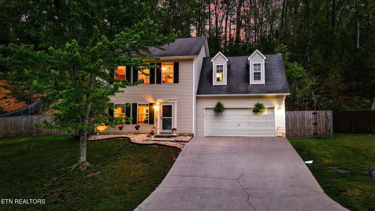 424 DOGWOOD GLEN LN, POWELL, TN 37849, photo 1 of 25