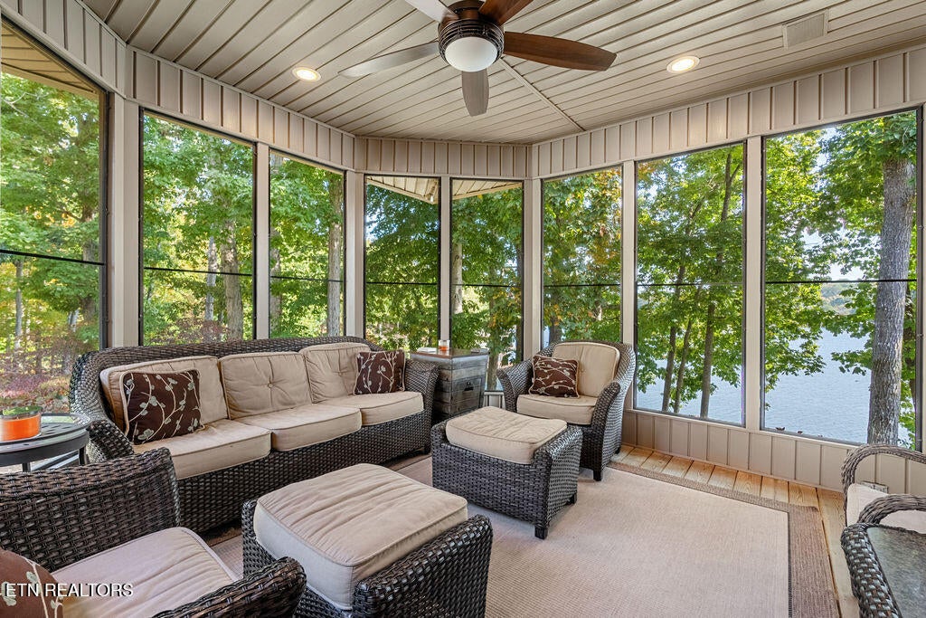 Loudon, Tennessee, 37774, United States, 4 Bedrooms Bedrooms, ,5 BathroomsBathrooms,Residential,Active,1968404