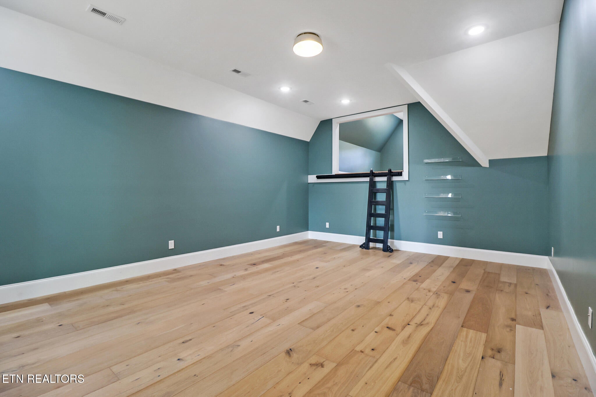 Cookeville, Tennessee, 38506, United States, 5 Bedrooms Bedrooms, ,5 BathroomsBathrooms,Residential,Active,1941364