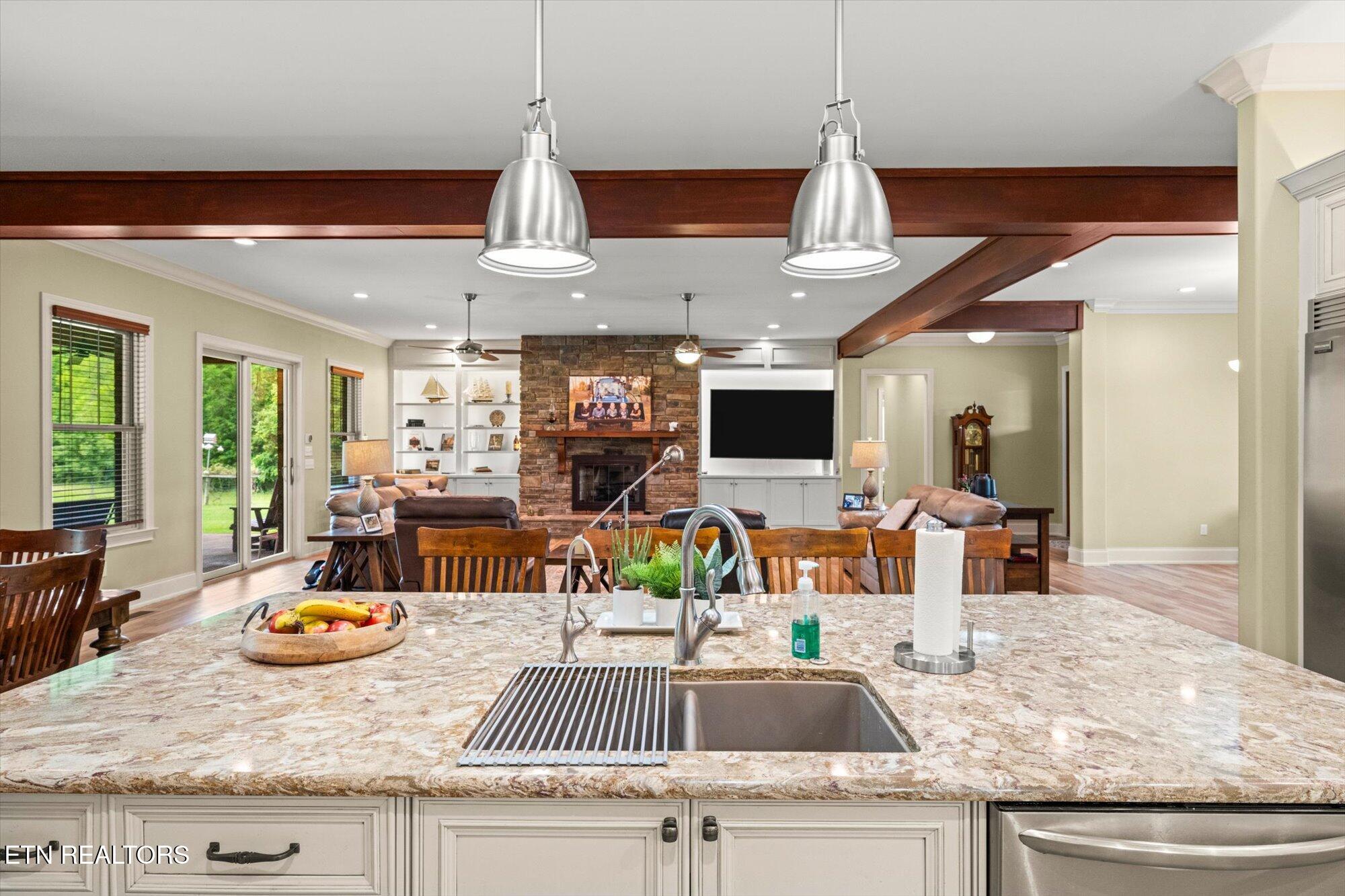 Maryville, Tennessee, 37801, United States, 4 Bedrooms Bedrooms, ,3 BathroomsBathrooms,Residential,Pending,2001366