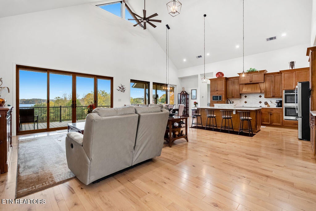 Maryville, Tennessee, 37801, United States, 5 Bedrooms Bedrooms, ,5 BathroomsBathrooms,Residential,Active,2013636