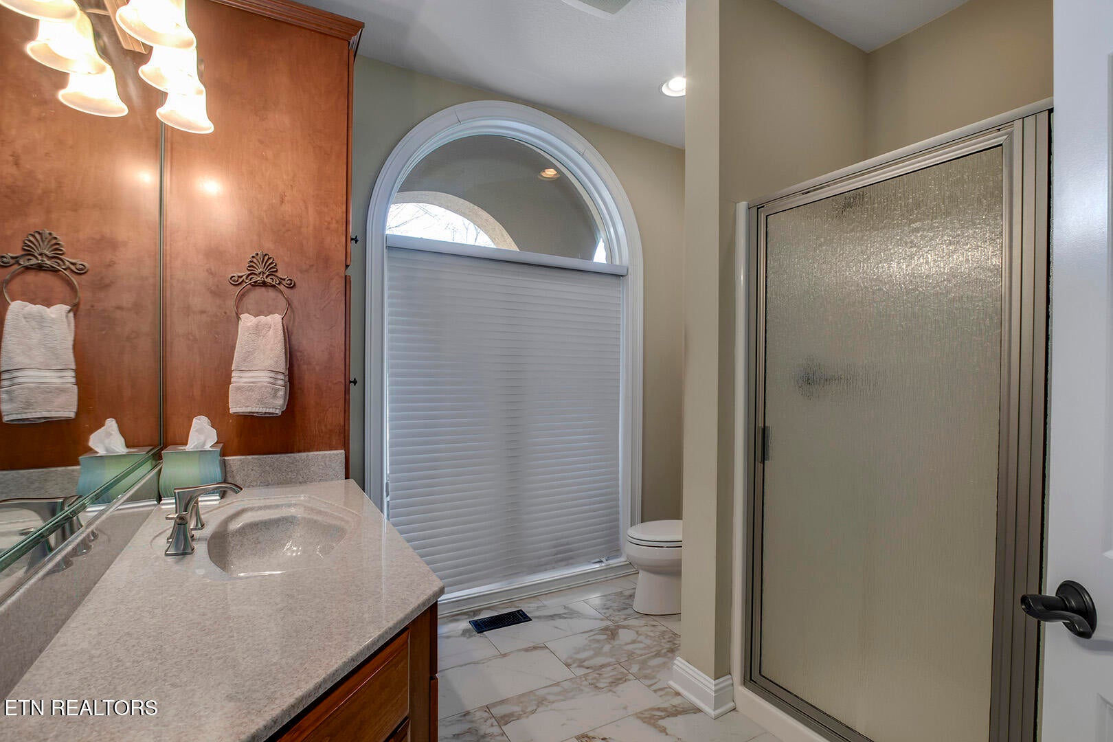 Loudon, Tennessee, 37774, United States, 4 Bedrooms Bedrooms, ,5 BathroomsBathrooms,Residential,Active,2015473