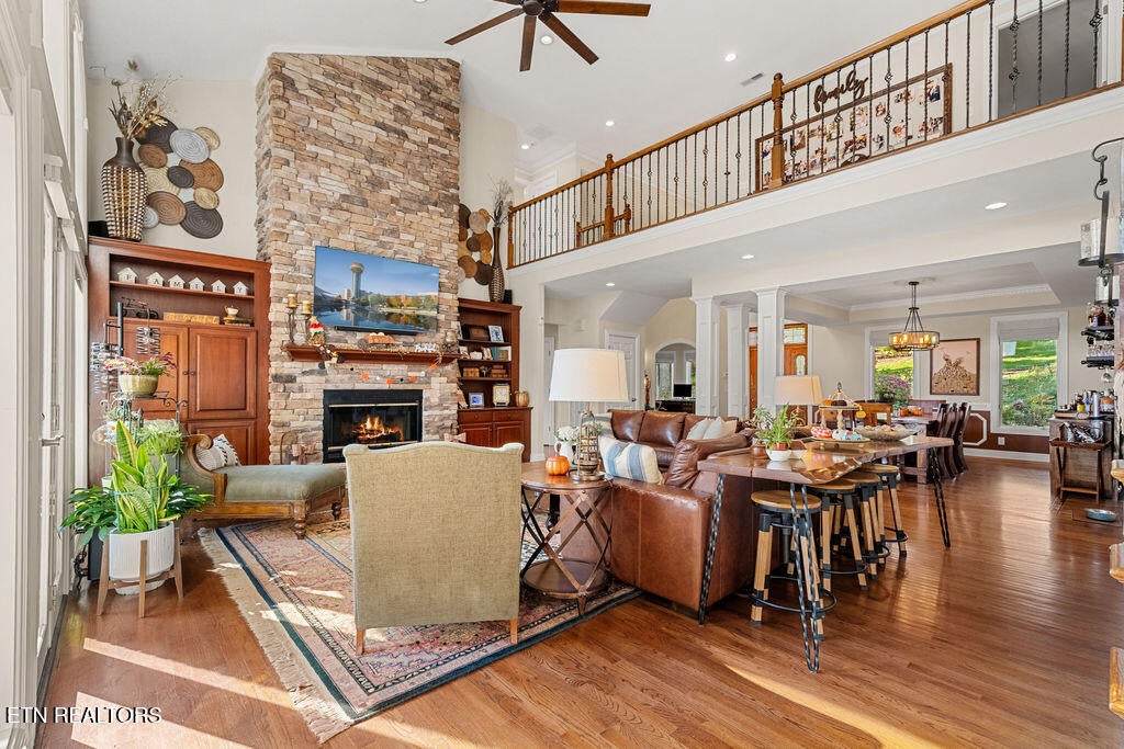 Loudon, Tennessee, 37774, United States, 4 Bedrooms Bedrooms, ,5 BathroomsBathrooms,Residential,Active,1968404