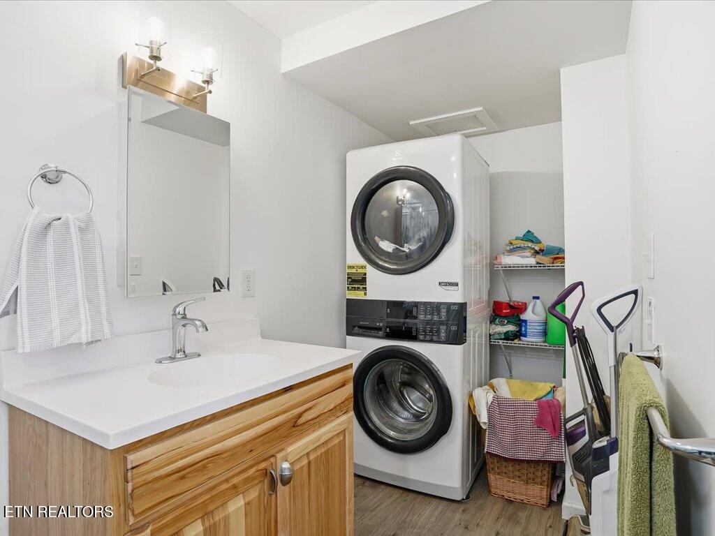 New Tazewell, Tennessee, 37825, United States, 2 Bedrooms Bedrooms, ,2 BathroomsBathrooms,Residential,Active,2007646