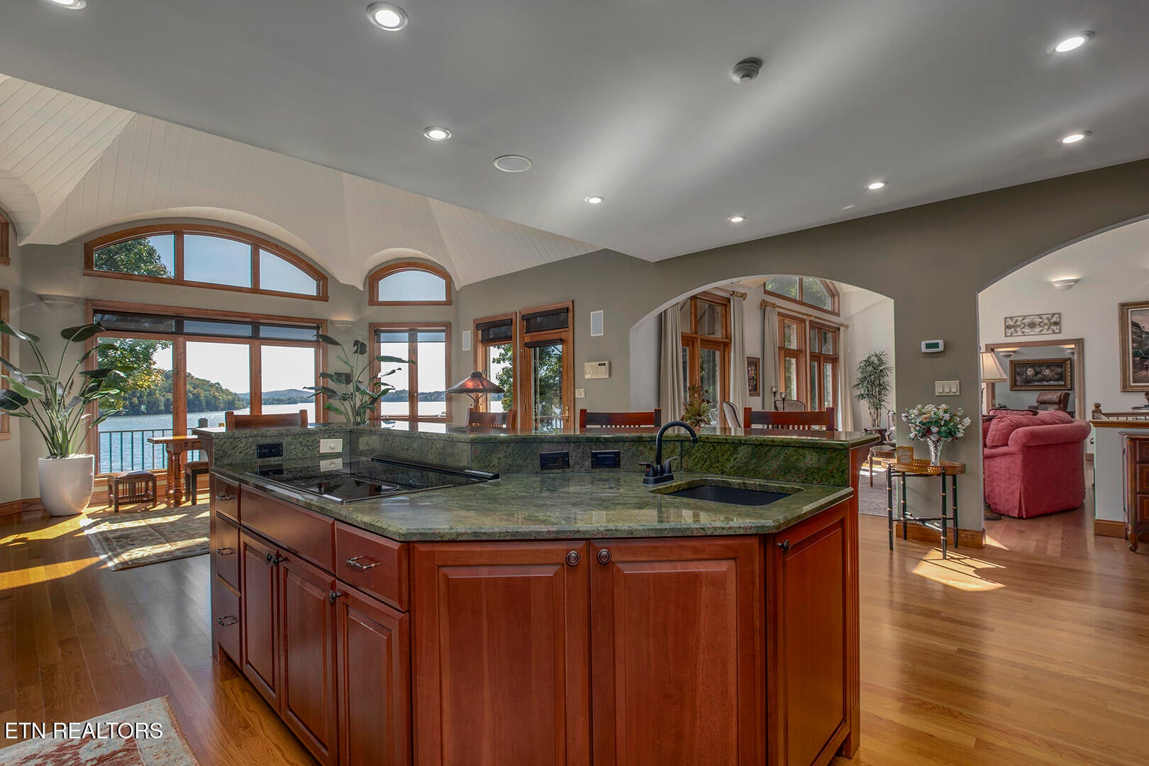 Vonore, Tennessee, 37885, United States, 5 Bedrooms Bedrooms, ,5 BathroomsBathrooms,Residential,Active,1973331