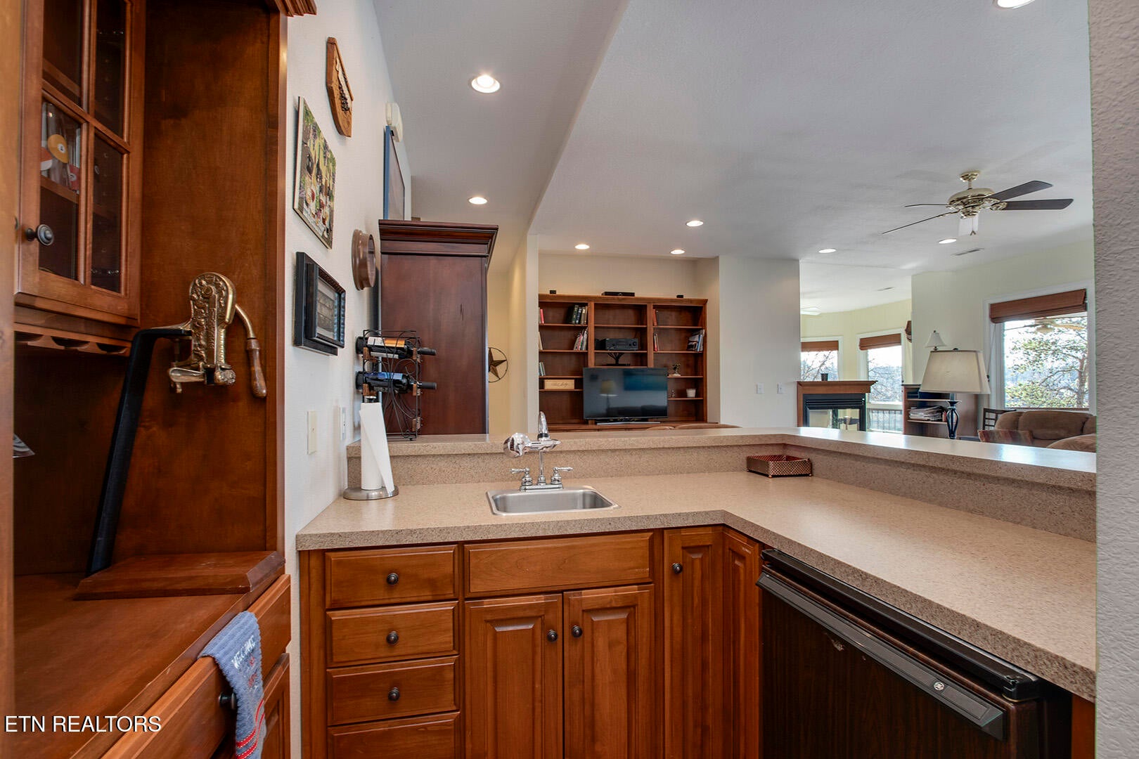 Loudon, Tennessee, 37774, United States, 4 Bedrooms Bedrooms, ,5 BathroomsBathrooms,Residential,Active,2015473