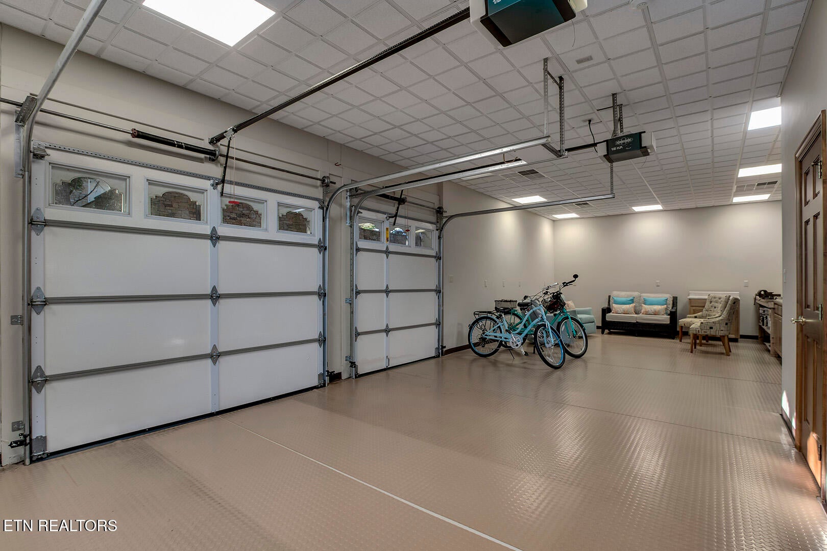 Vonore, Tennessee, 37885, United States, 5 Bedrooms Bedrooms, ,5 BathroomsBathrooms,Residential,Active,1973331