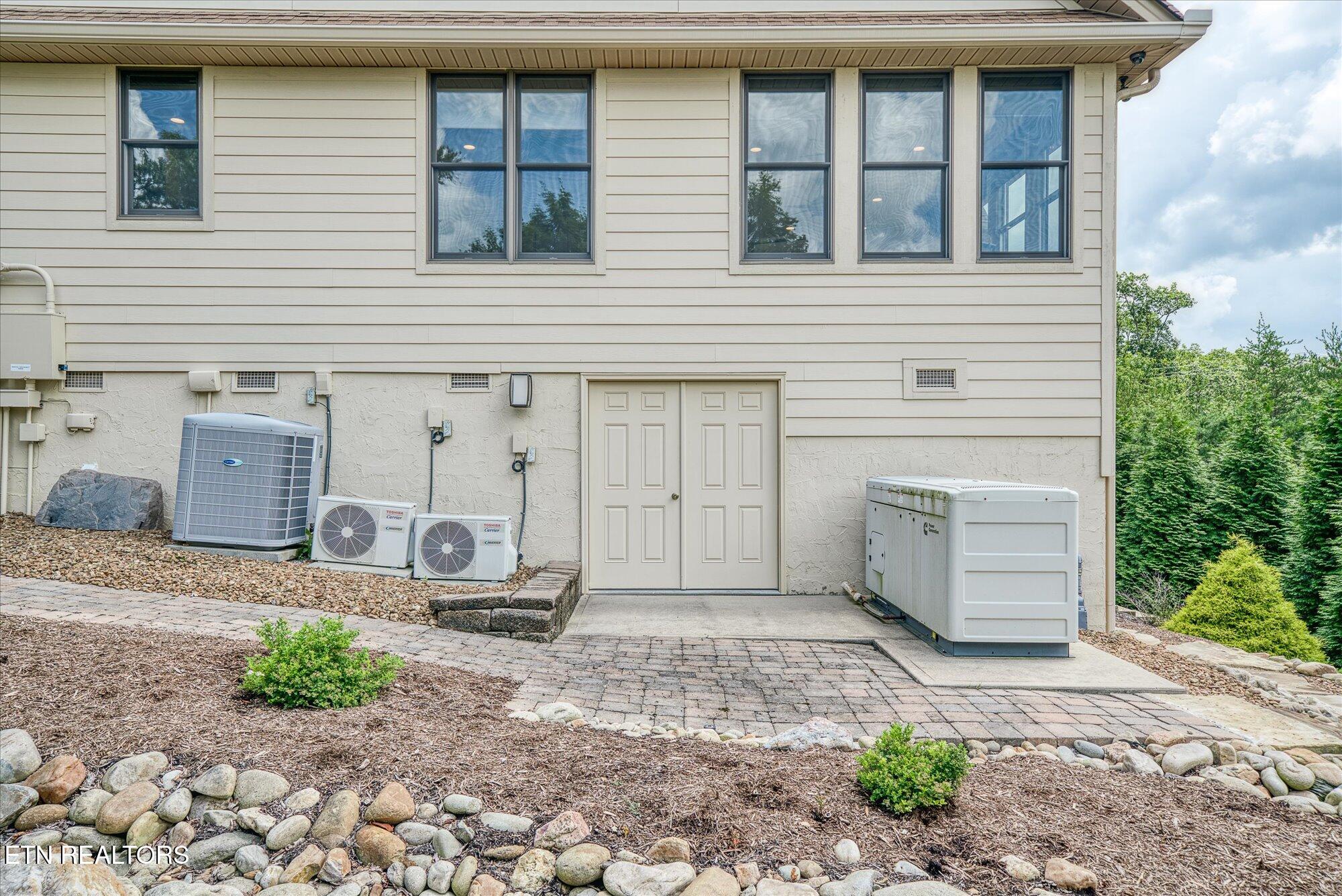 Crossville, Tennessee, 38558, United States, 4 Bedrooms Bedrooms, ,4 BathroomsBathrooms,Residential,Active,1909627