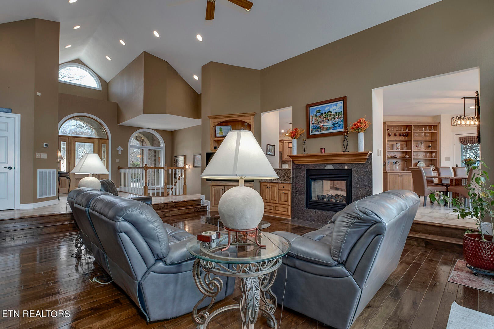 Loudon, Tennessee, 37774, United States, 4 Bedrooms Bedrooms, ,5 BathroomsBathrooms,Residential,Active,2015473