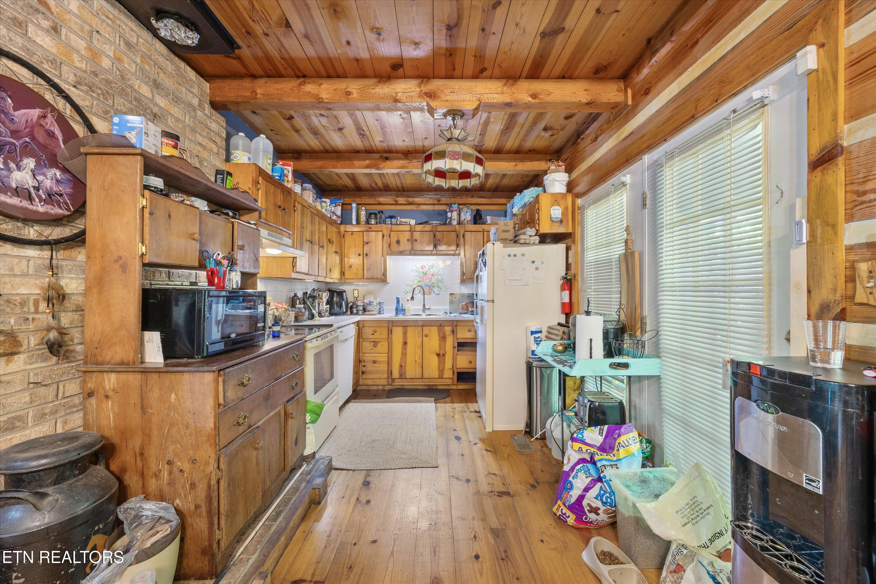 Winfield, Tennessee, 37892, United States, 18 Bedrooms Bedrooms, ,8 BathroomsBathrooms,Residential,Active,1920273