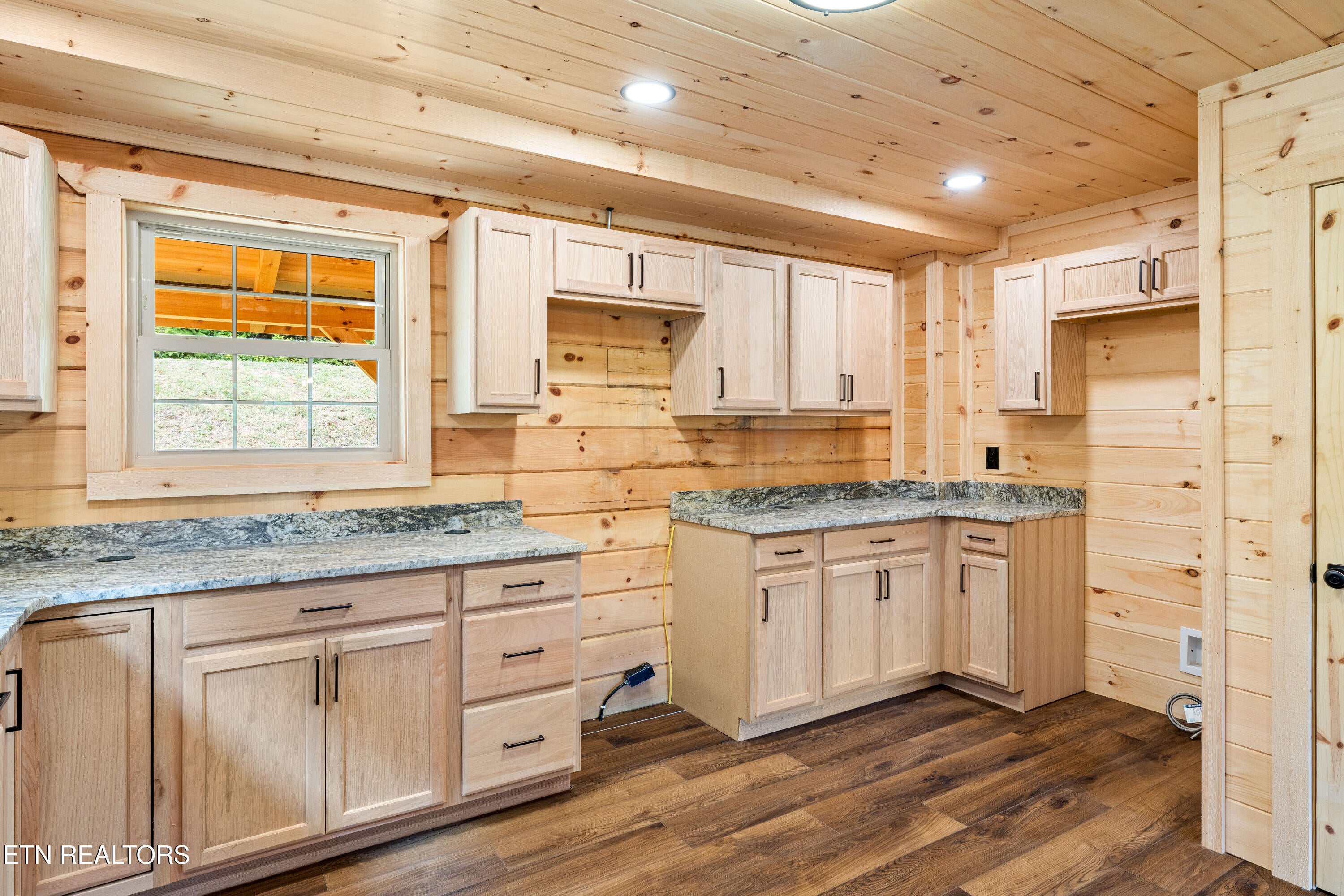 Maryville, Tennessee, 37803, United States, 3 Bedrooms Bedrooms, ,4 BathroomsBathrooms,Residential,Active,1952296