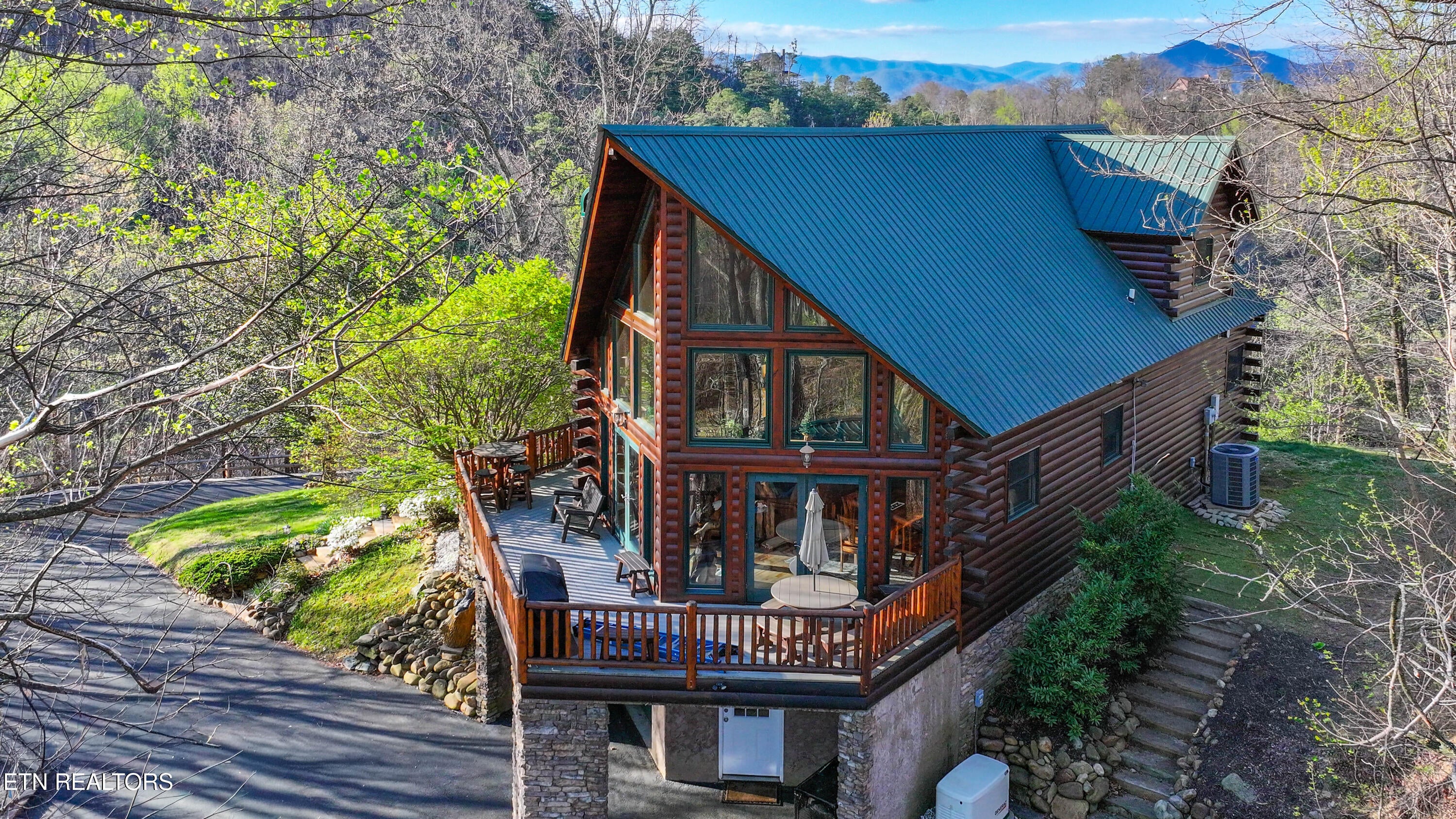 Sevierville, Tennessee, 37862, United States, 4 Bedrooms Bedrooms, ,3 BathroomsBathrooms,Residential,Active,2033415