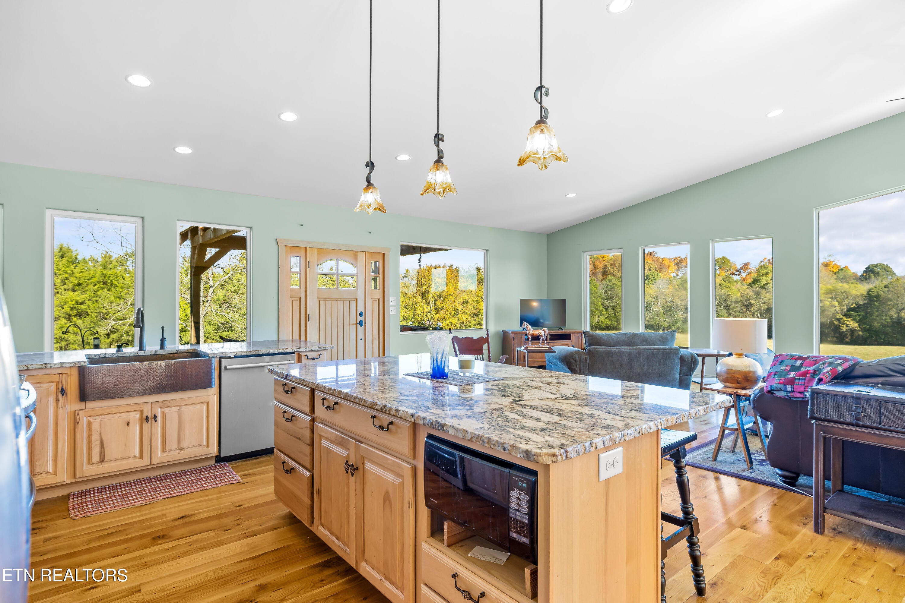 Loudon, Tennessee, 37774, United States, 3 Bedrooms Bedrooms, ,3 BathroomsBathrooms,Residential,Active,1988704