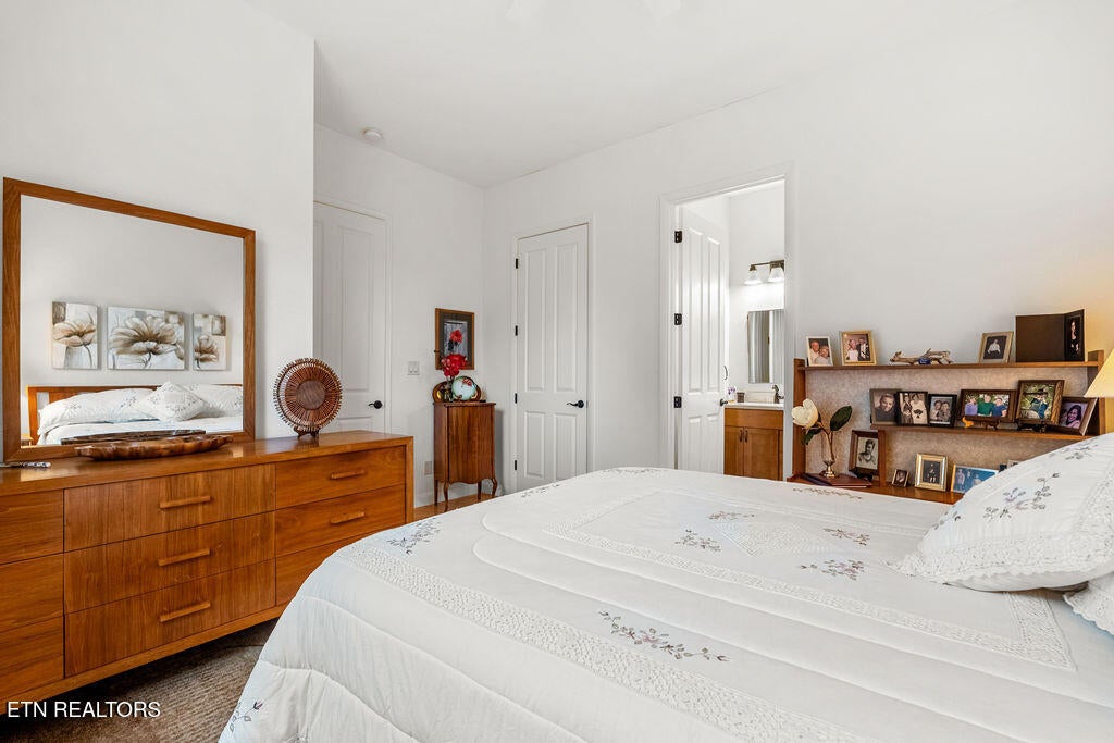 Maryville, Tennessee, 37801, United States, 5 Bedrooms Bedrooms, ,5 BathroomsBathrooms,Residential,Active,2013636