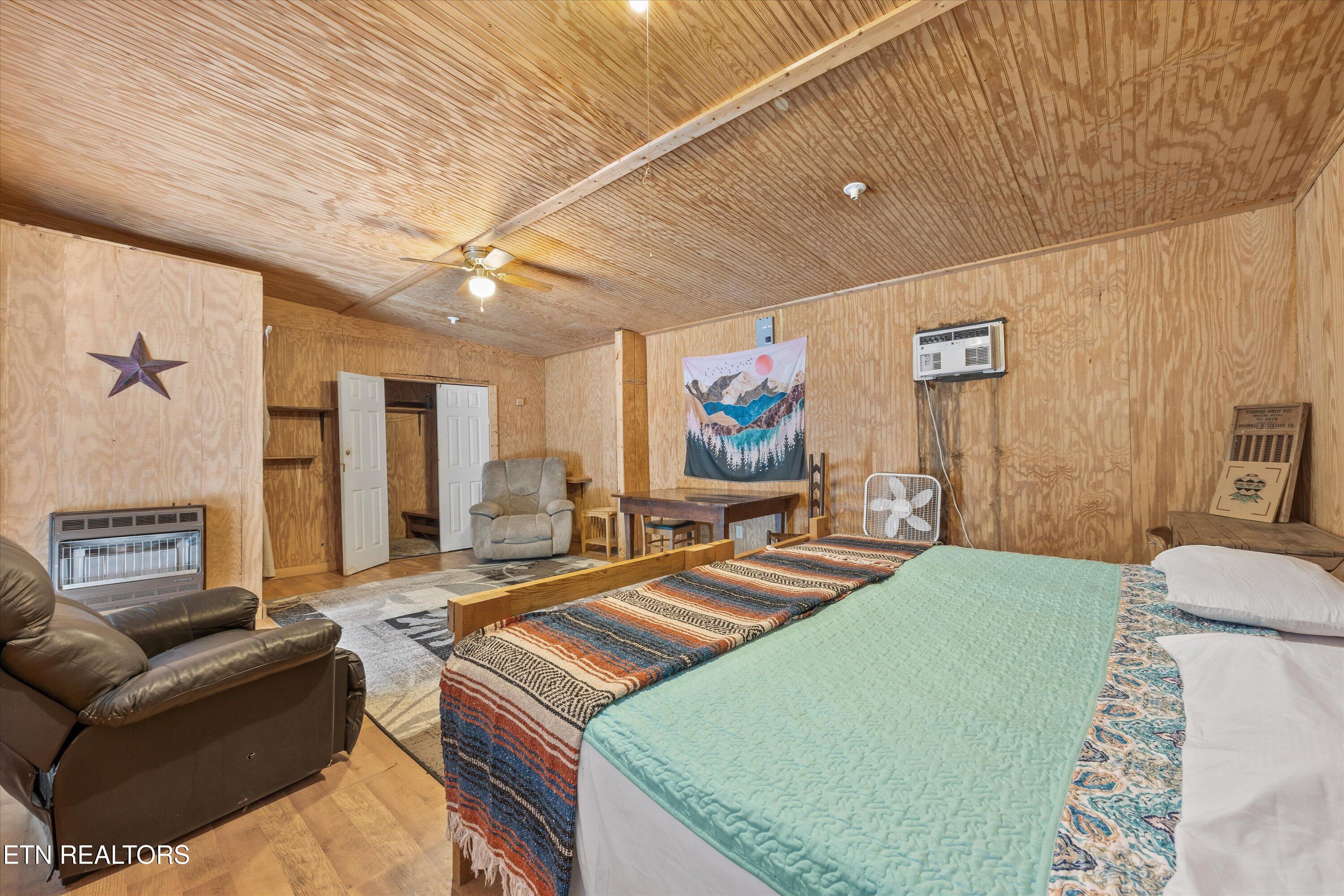 Winfield, Tennessee, 37892, United States, 18 Bedrooms Bedrooms, ,8 BathroomsBathrooms,Residential,Active,1920273