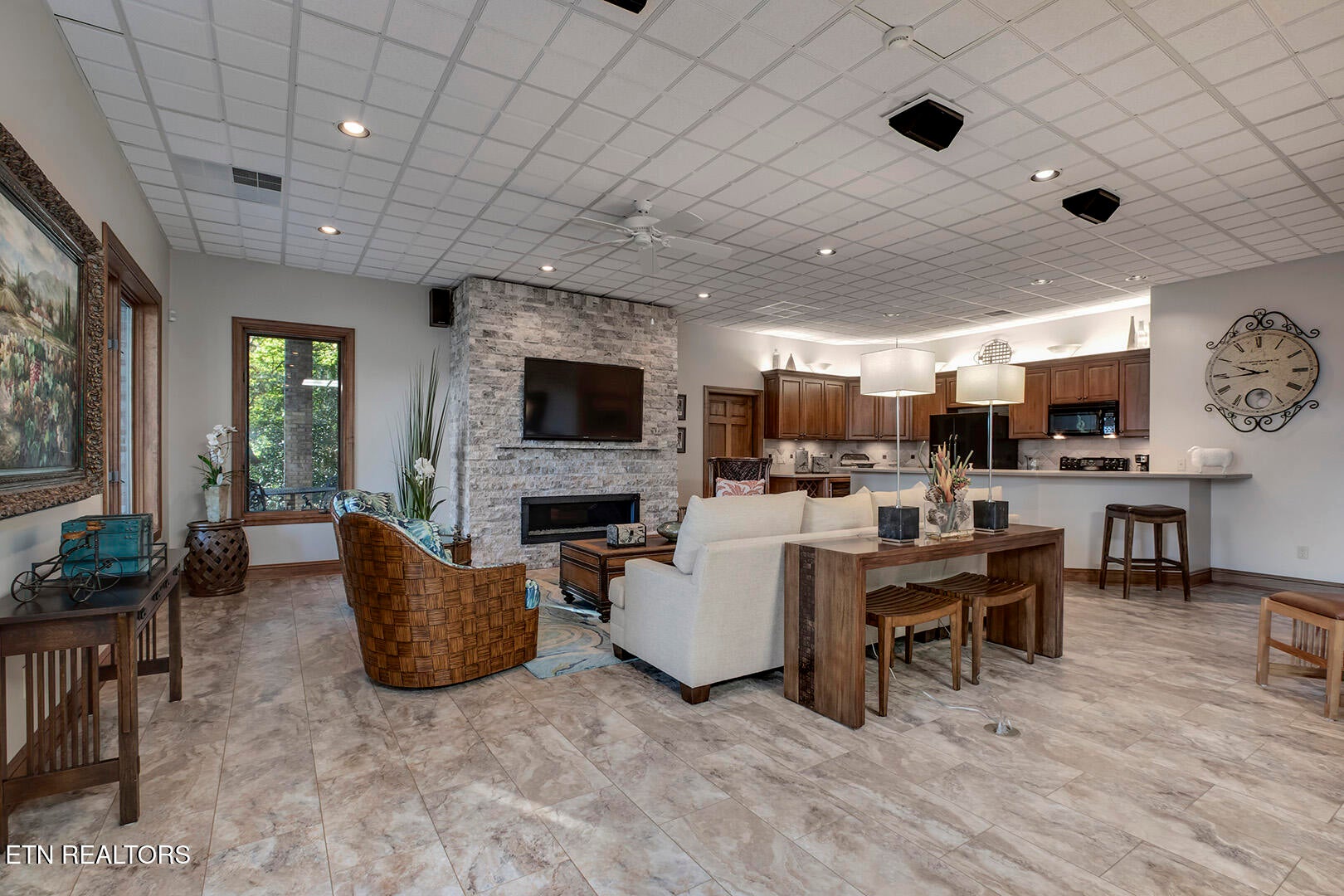 Vonore, Tennessee, 37885, United States, 5 Bedrooms Bedrooms, ,5 BathroomsBathrooms,Residential,Active,1973331