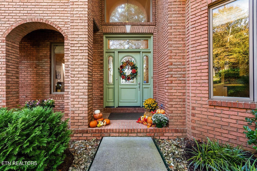 Loudon, Tennessee, 37774, United States, 4 Bedrooms Bedrooms, ,5 BathroomsBathrooms,Residential,Active,1968404