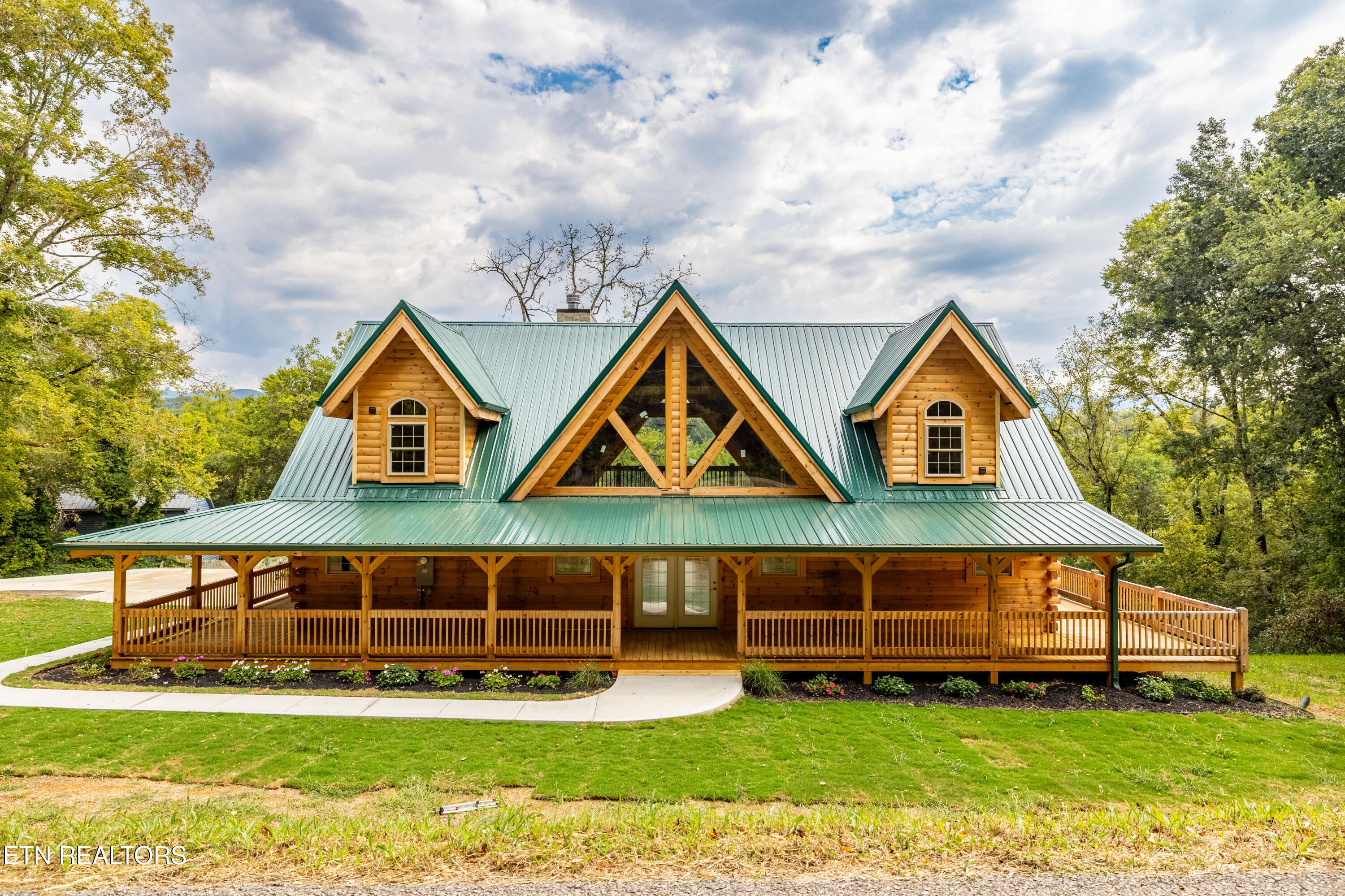 Maryville, Tennessee, 37803, United States, 3 Bedrooms Bedrooms, ,4 BathroomsBathrooms,Residential,Active,1952296