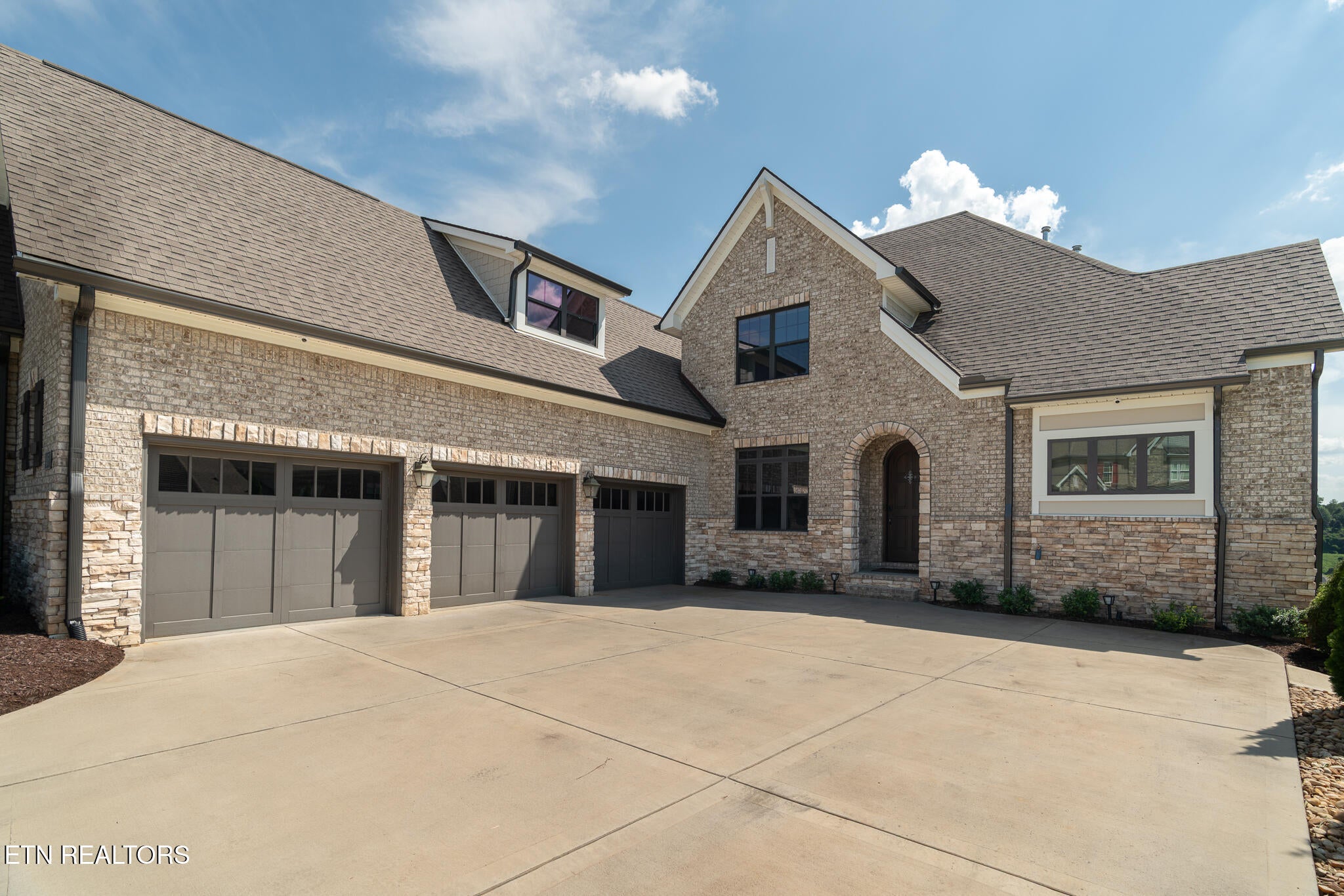 Knoxville, Tennessee, 37934, United States, 5 Bedrooms Bedrooms, ,5 BathroomsBathrooms,Residential,Pending,1922310