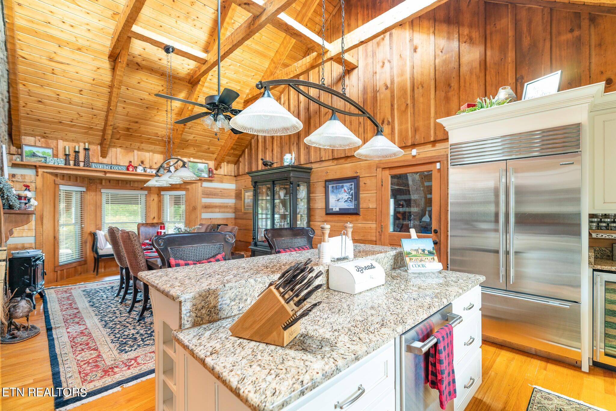 Dandridge, Tennessee, 37725, United States, ,4 BathroomsBathrooms,Residential,Active,1808228