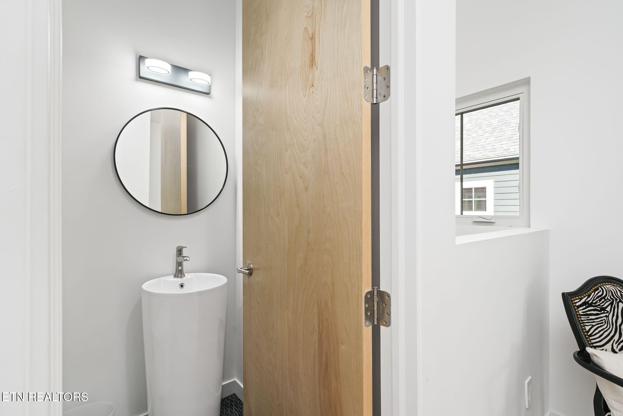 Crawford, Tennessee, 38554, United States, 3 Bedrooms Bedrooms, ,4 BathroomsBathrooms,Residential,Active,2008007