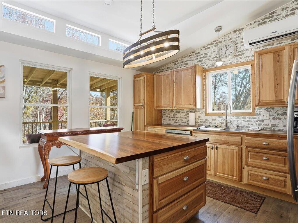 New Tazewell, Tennessee, 37825, United States, 2 Bedrooms Bedrooms, ,2 BathroomsBathrooms,Residential,Active,2007646