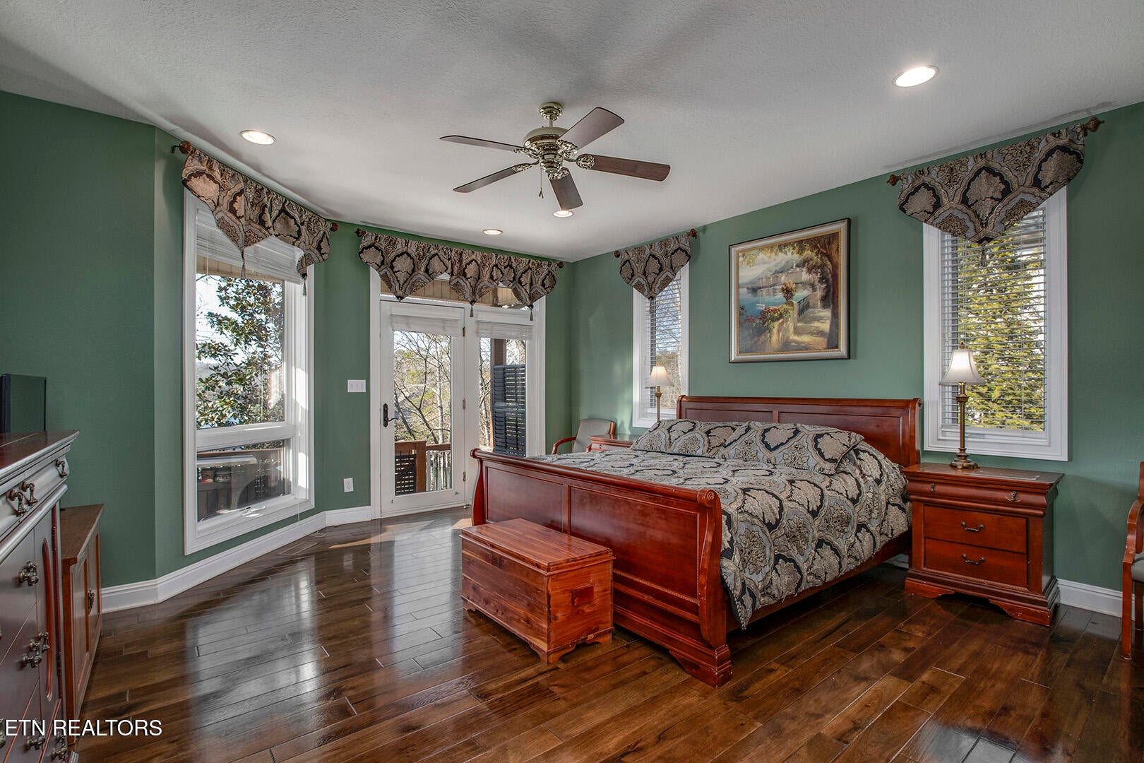 Loudon, Tennessee, 37774, United States, 4 Bedrooms Bedrooms, ,5 BathroomsBathrooms,Residential,Active,2015473