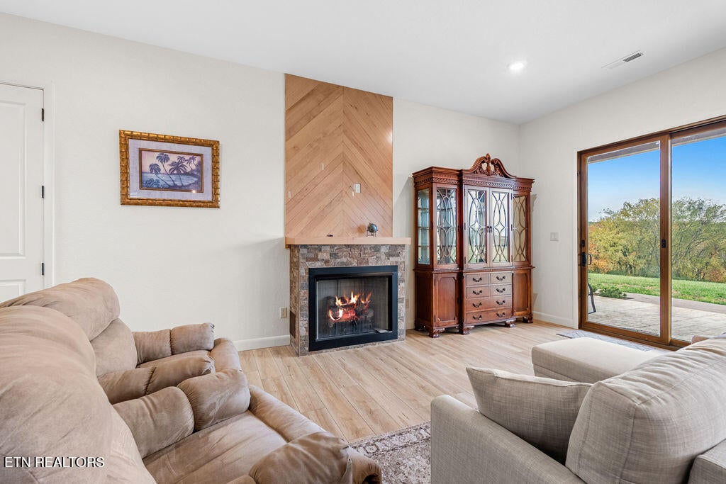 Maryville, Tennessee, 37801, United States, 5 Bedrooms Bedrooms, ,5 BathroomsBathrooms,Residential,Active,2013636