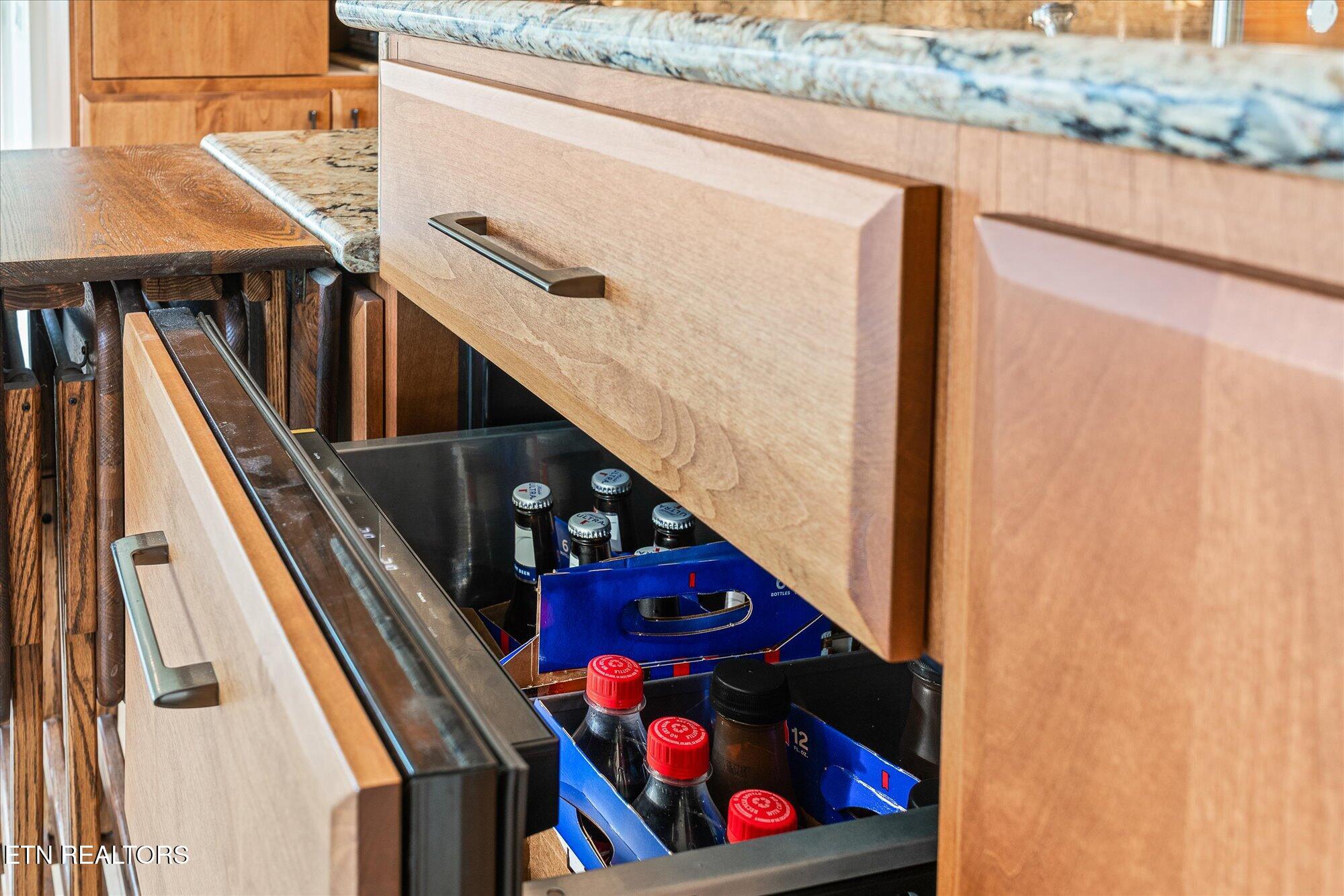 Crossville, Tennessee, 38558, United States, 4 Bedrooms Bedrooms, ,4 BathroomsBathrooms,Residential,Active,1909627