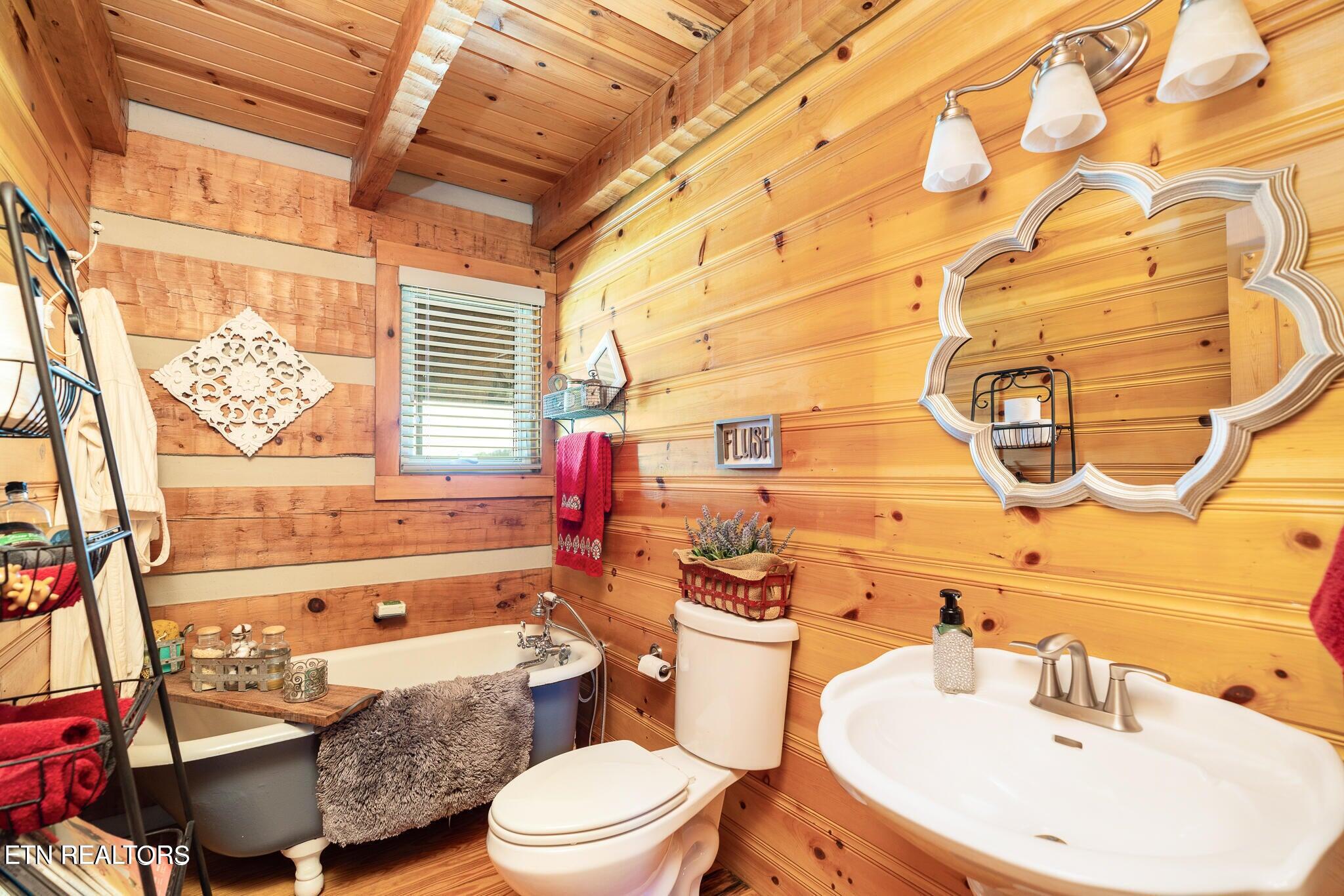 Dandridge, Tennessee, 37725, United States, ,4 BathroomsBathrooms,Residential,Active,1808228