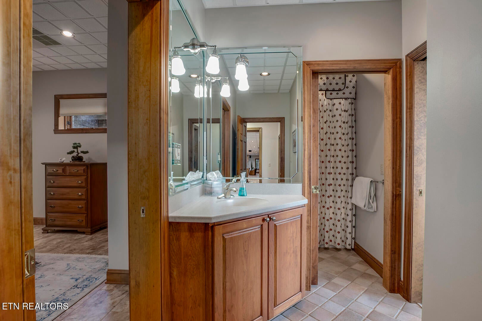 Vonore, Tennessee, 37885, United States, 5 Bedrooms Bedrooms, ,5 BathroomsBathrooms,Residential,Active,1973331