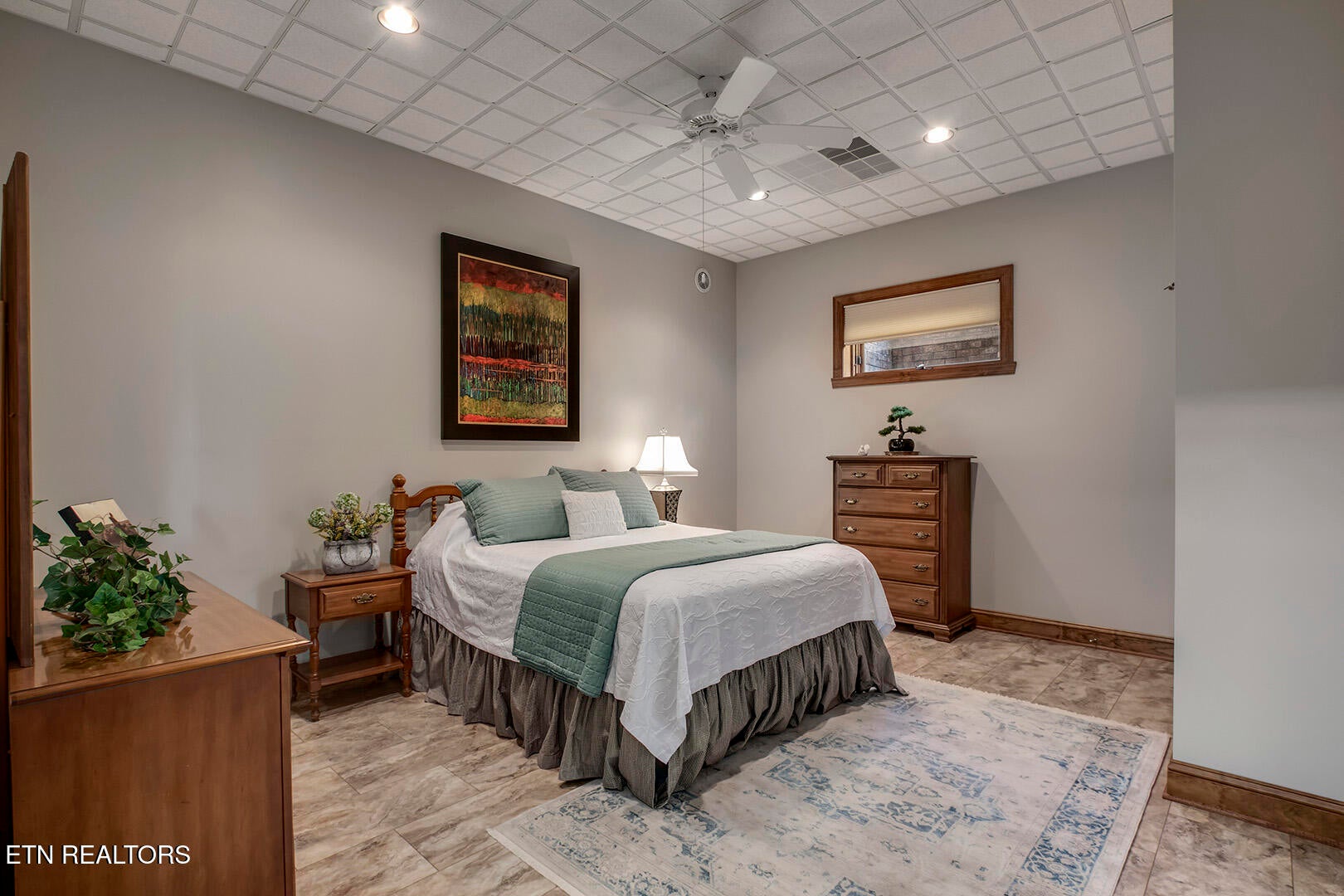 Vonore, Tennessee, 37885, United States, 5 Bedrooms Bedrooms, ,5 BathroomsBathrooms,Residential,Active,1973331