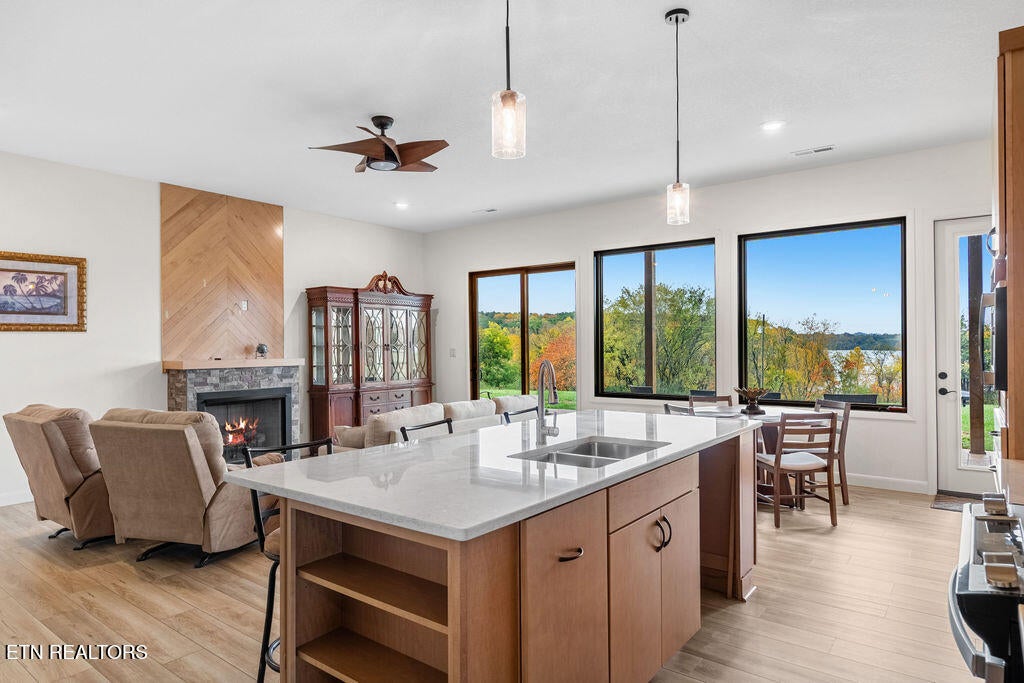 Maryville, Tennessee, 37801, United States, 5 Bedrooms Bedrooms, ,5 BathroomsBathrooms,Residential,Active,2013636