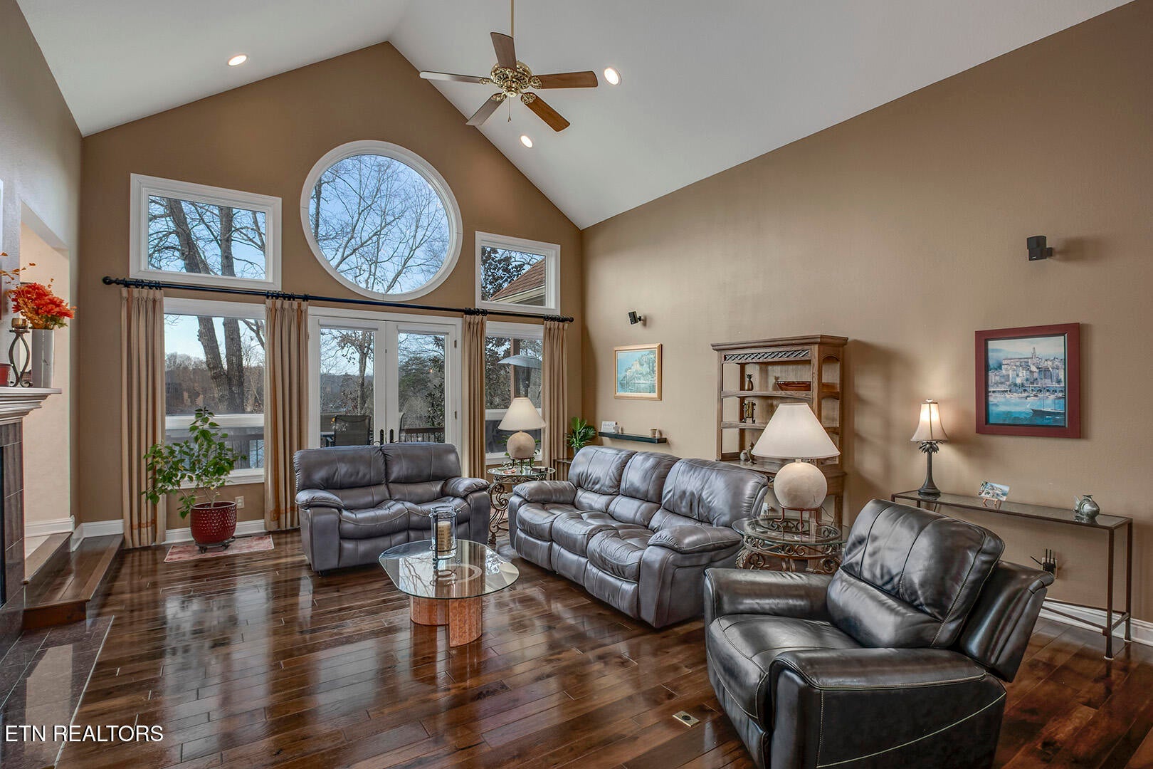 Loudon, Tennessee, 37774, United States, 4 Bedrooms Bedrooms, ,5 BathroomsBathrooms,Residential,Active,2015473