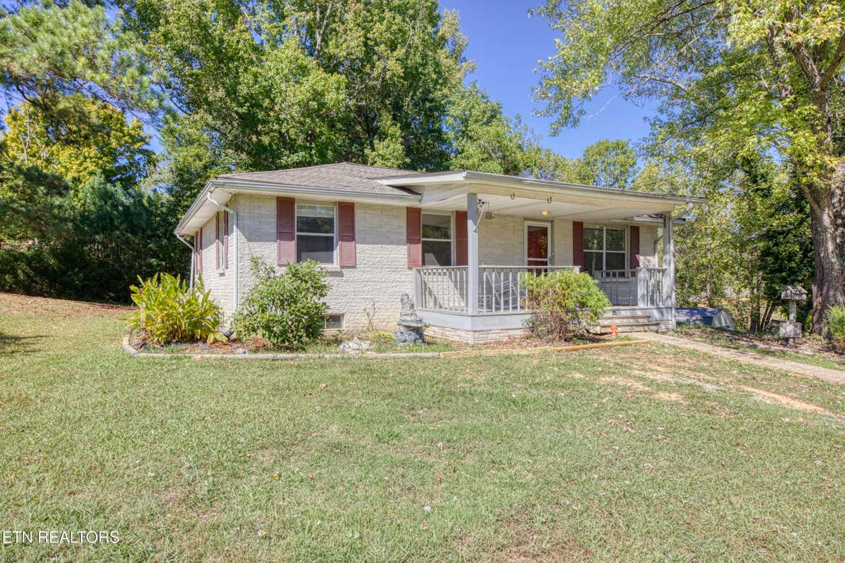 5064 TOWN CREEK RD E, LENOIR CITY, TN 37772, photo 1 of 25