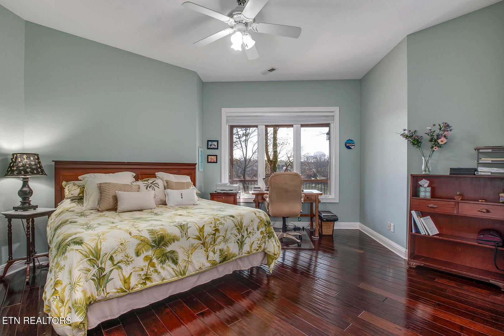 Loudon, Tennessee, 37774, United States, 4 Bedrooms Bedrooms, ,5 BathroomsBathrooms,Residential,Active,2015473