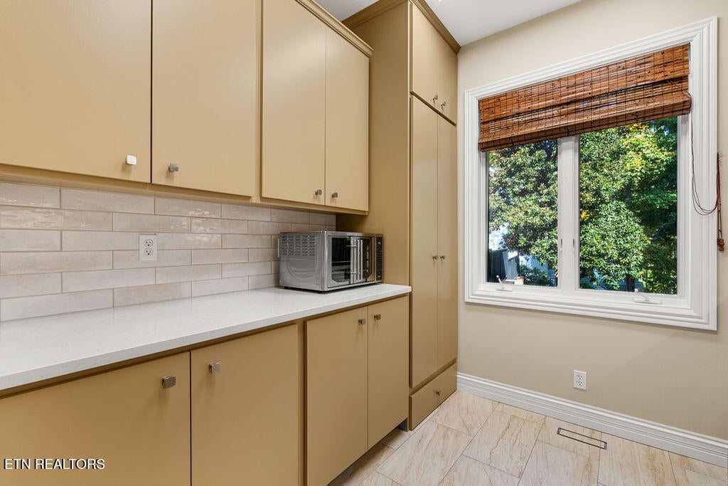 Loudon, Tennessee, 37774, United States, 4 Bedrooms Bedrooms, ,5 BathroomsBathrooms,Residential,Active,1968404