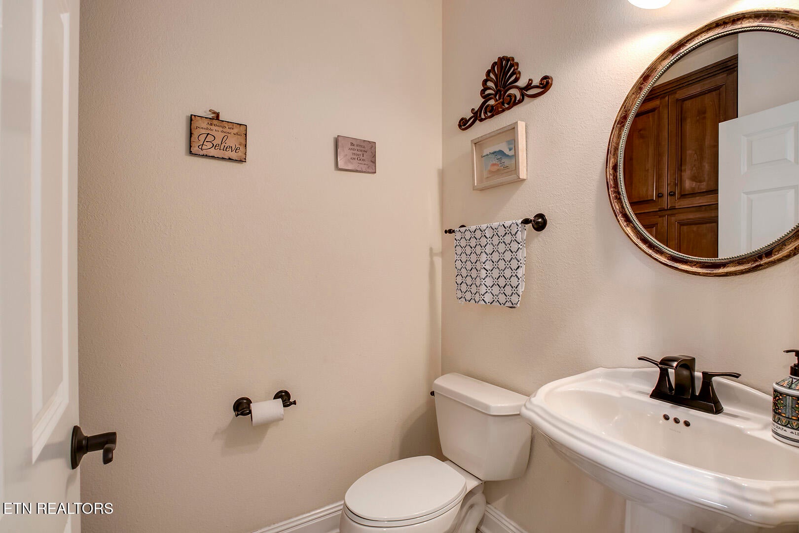 Loudon, Tennessee, 37774, United States, 4 Bedrooms Bedrooms, ,5 BathroomsBathrooms,Residential,Active,2015473