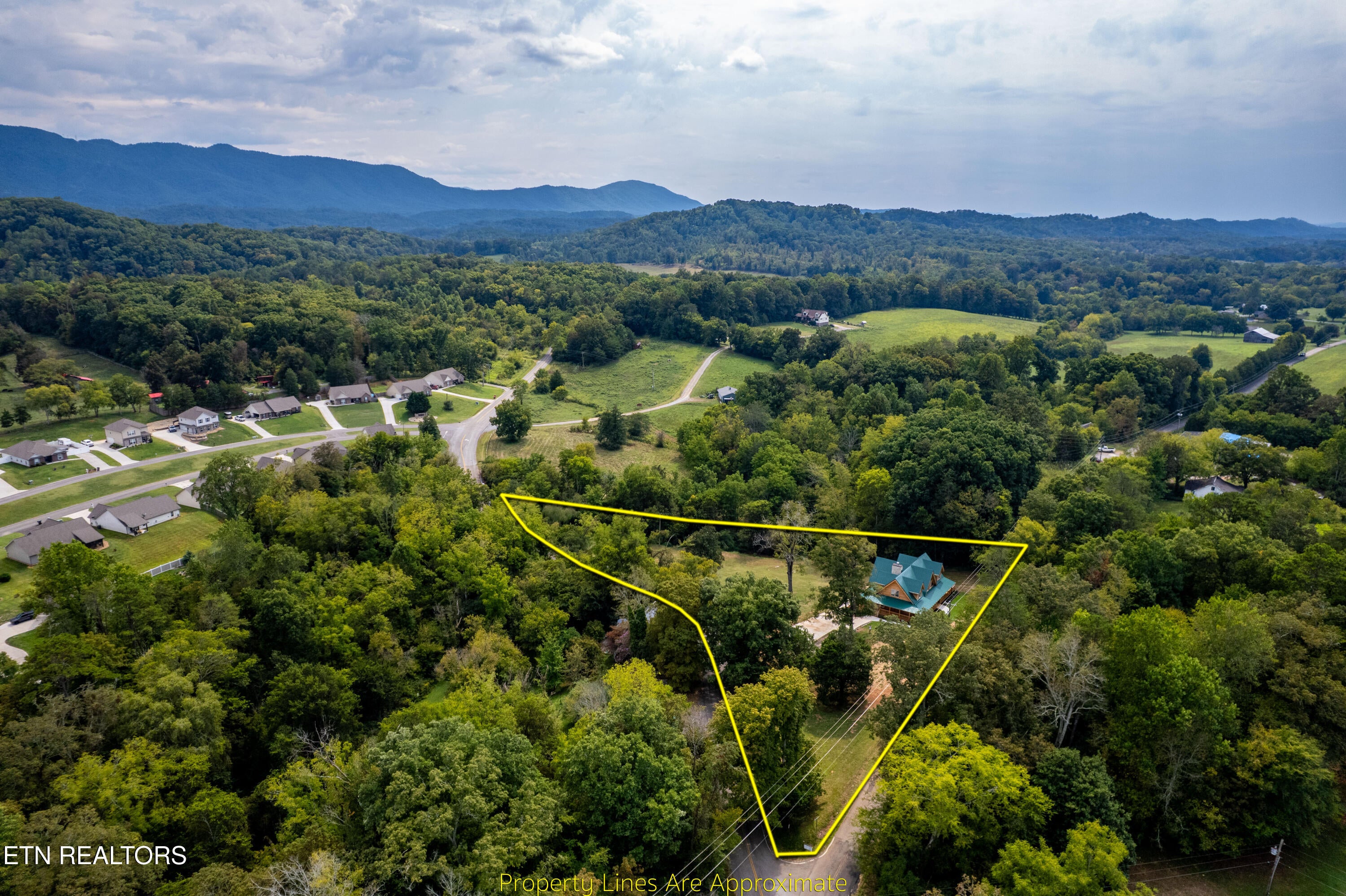 Maryville, Tennessee, 37803, United States, 3 Bedrooms Bedrooms, ,4 BathroomsBathrooms,Residential,Active,1952296