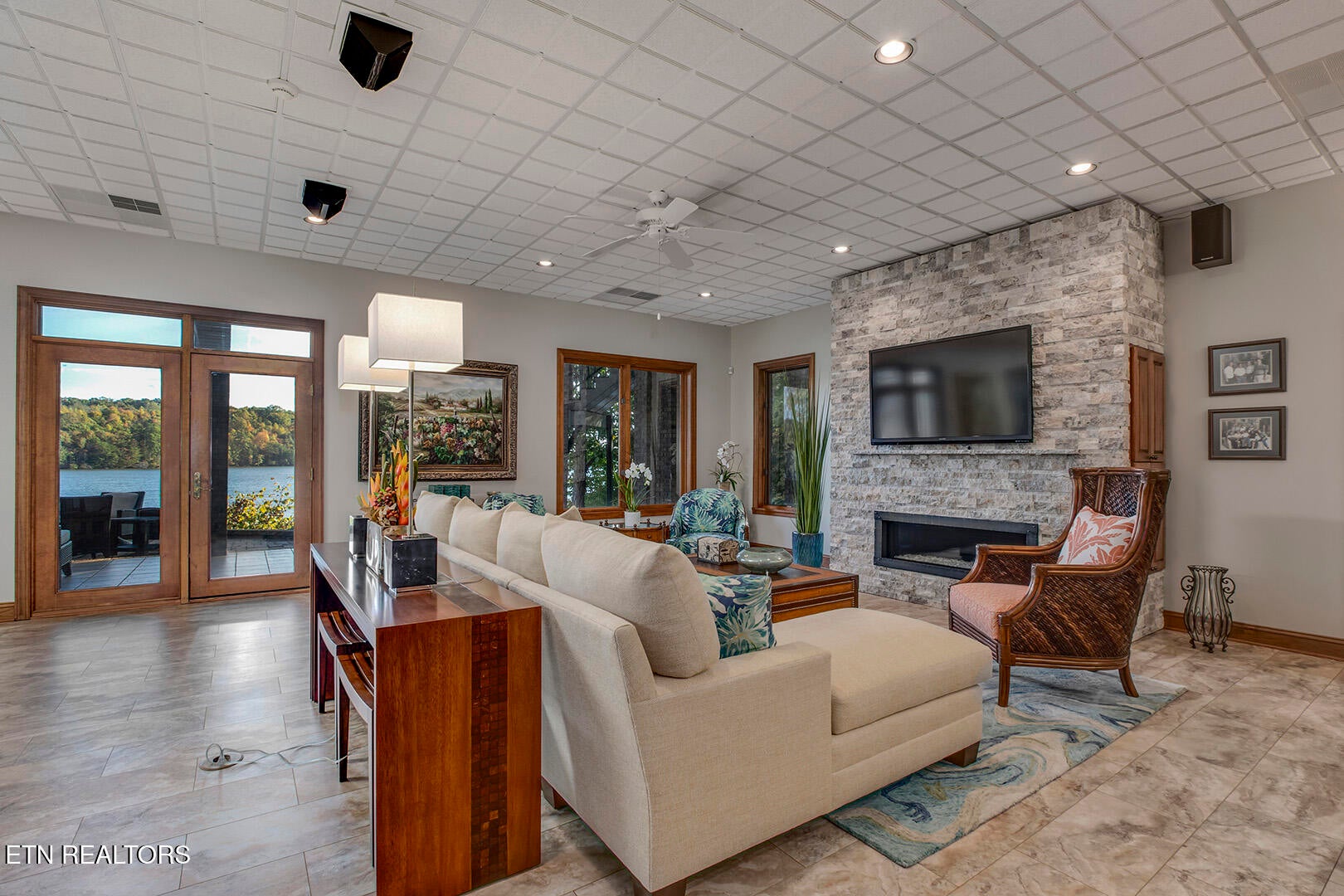 Vonore, Tennessee, 37885, United States, 5 Bedrooms Bedrooms, ,5 BathroomsBathrooms,Residential,Active,1973331