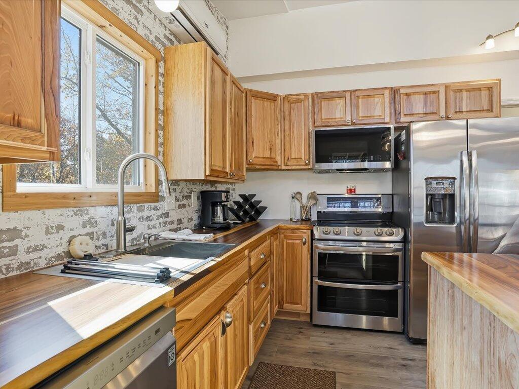 New Tazewell, Tennessee, 37825, United States, 2 Bedrooms Bedrooms, ,2 BathroomsBathrooms,Residential,Active,2007066