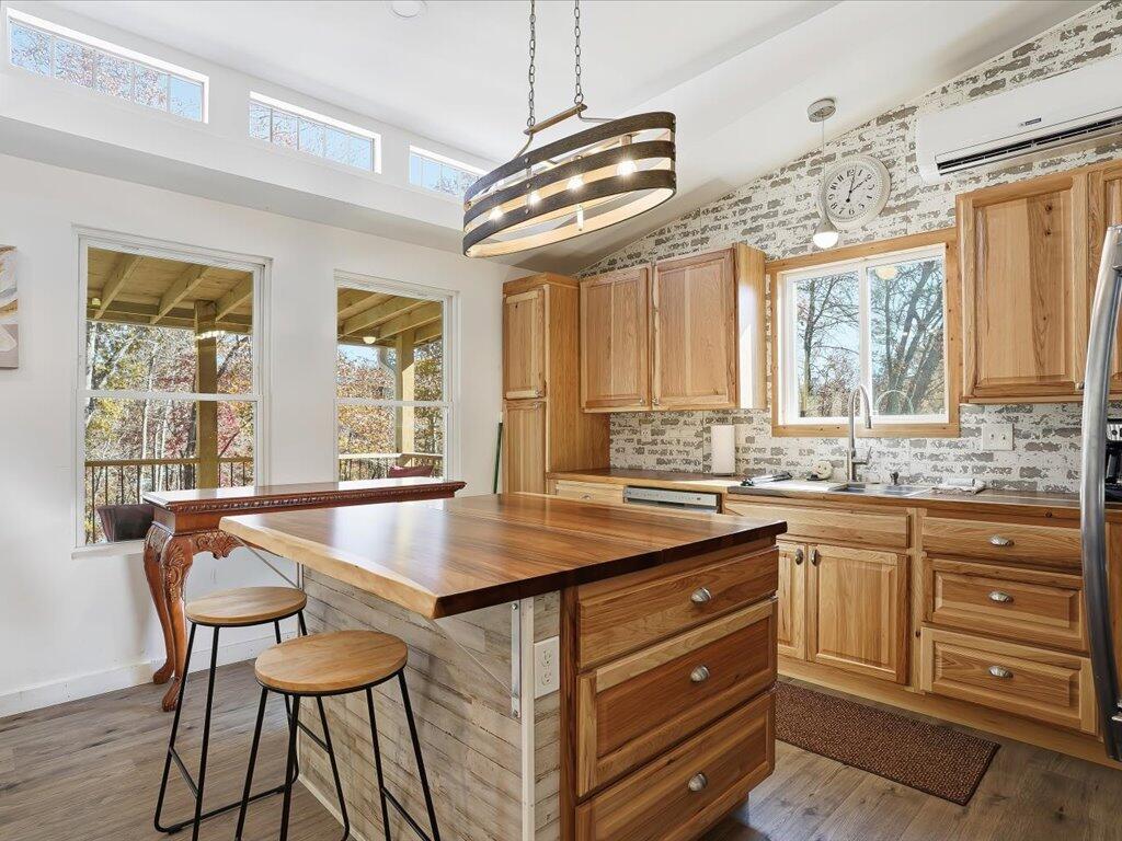 New Tazewell, Tennessee, 37825, United States, 2 Bedrooms Bedrooms, ,2 BathroomsBathrooms,Residential,Active,2007066